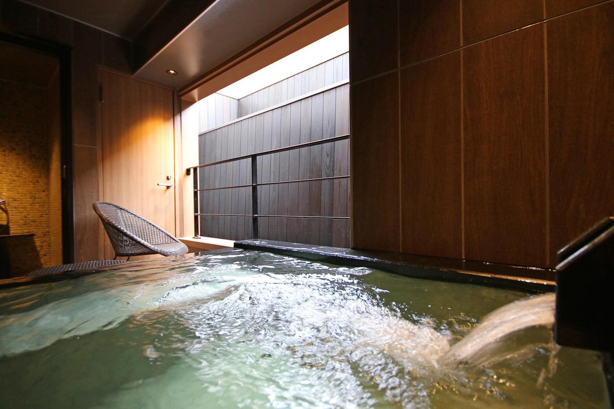 Suite with Spa Bath,1646341080:JPEG