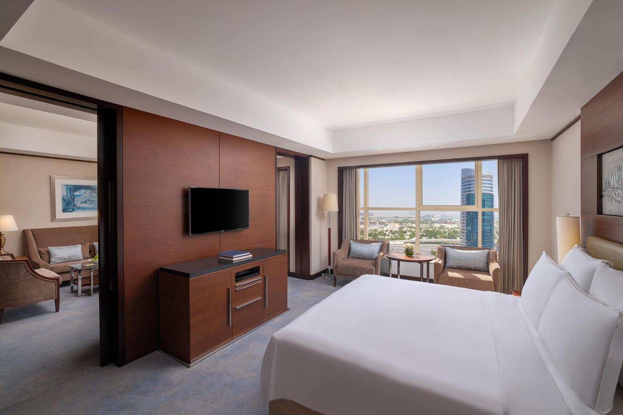 Executive Suite - Inclusive of Breakfast, One Way Dubai Airport Drop Off & Club Lounge Access,1613662791:JPEG