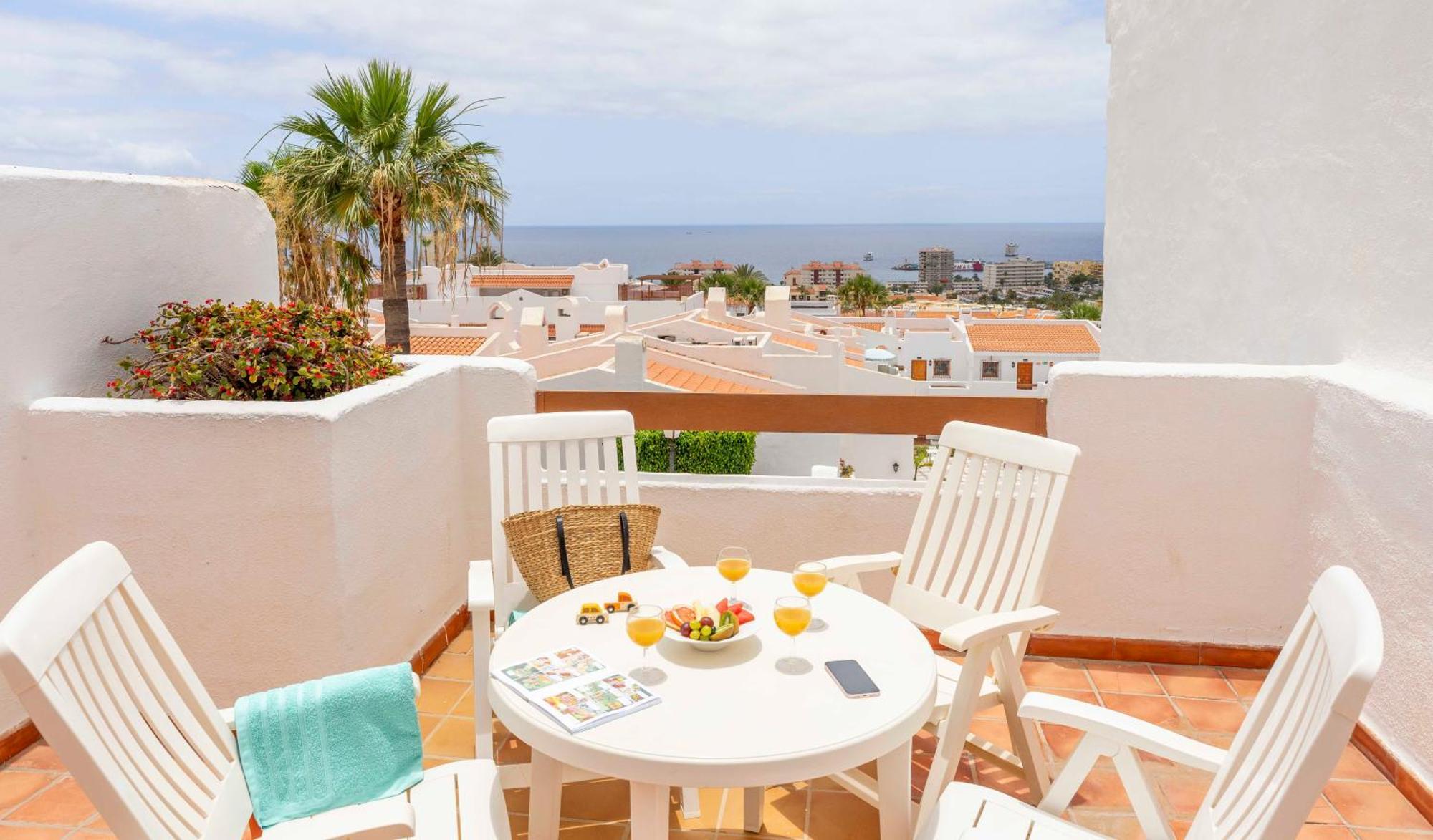 Two-Bedroom Apartment Sea View