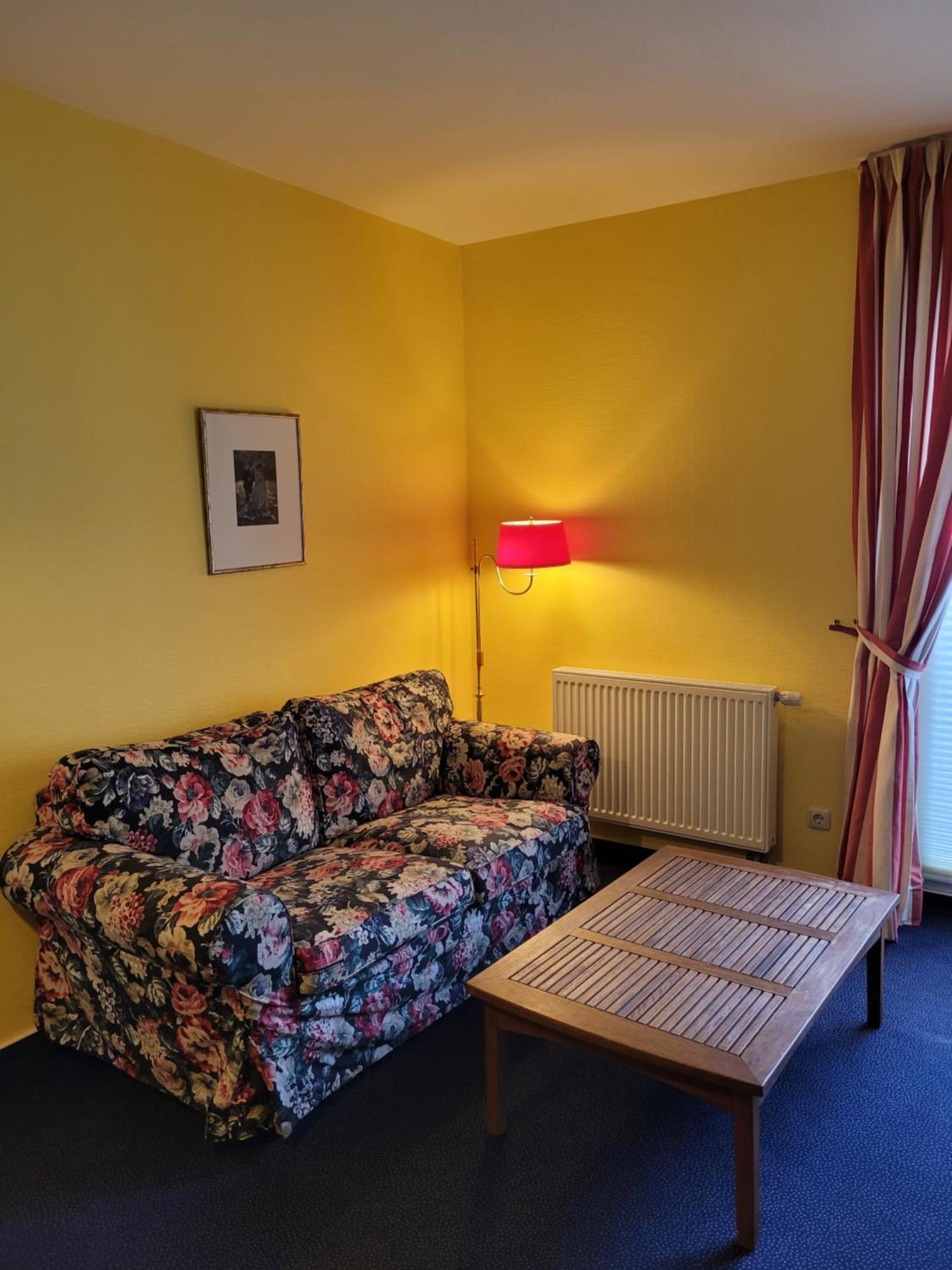 One-Bedroom Apartment Balcony,1617462905:JPEG