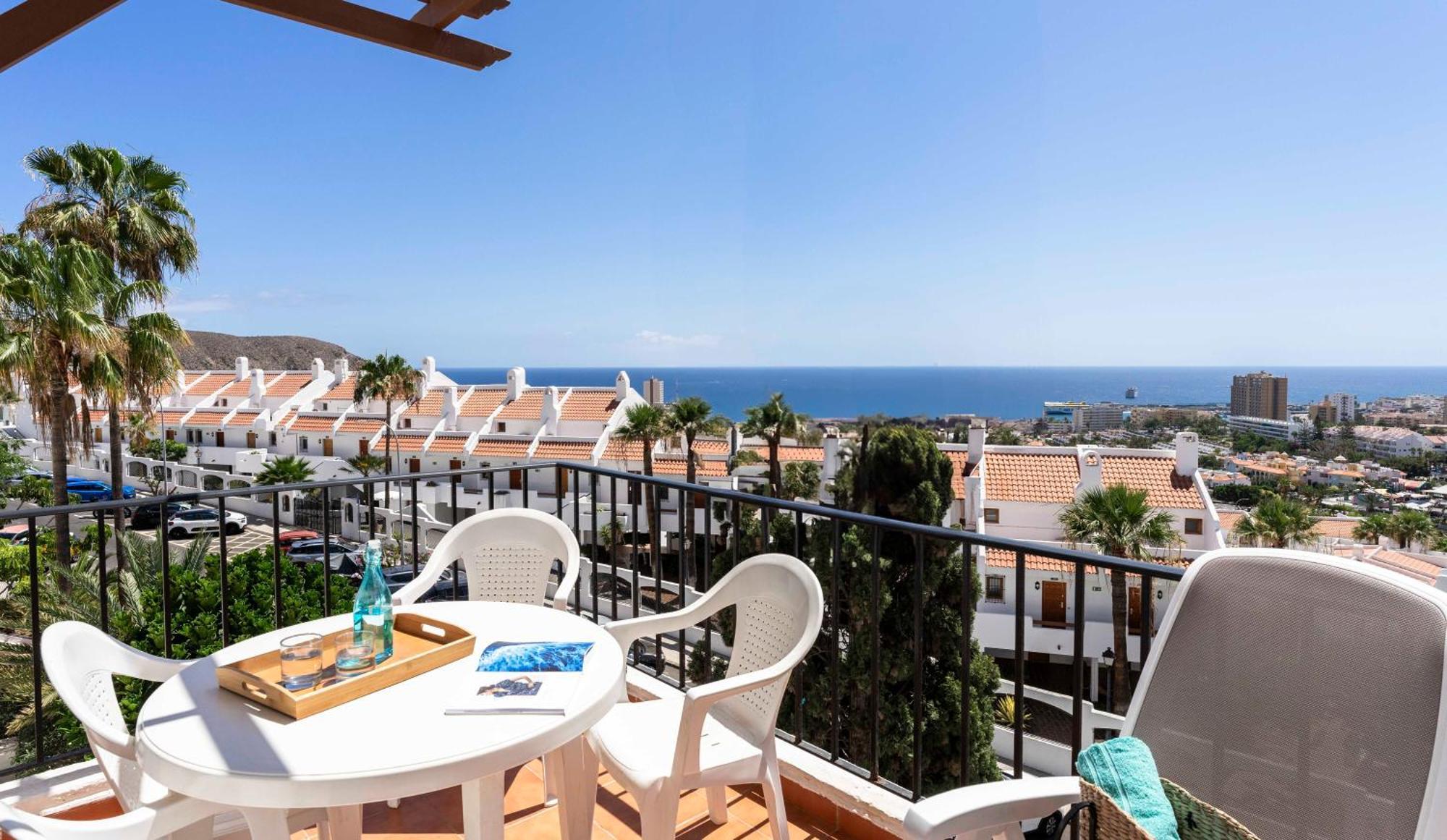One-Bedroom Apartment Sea View