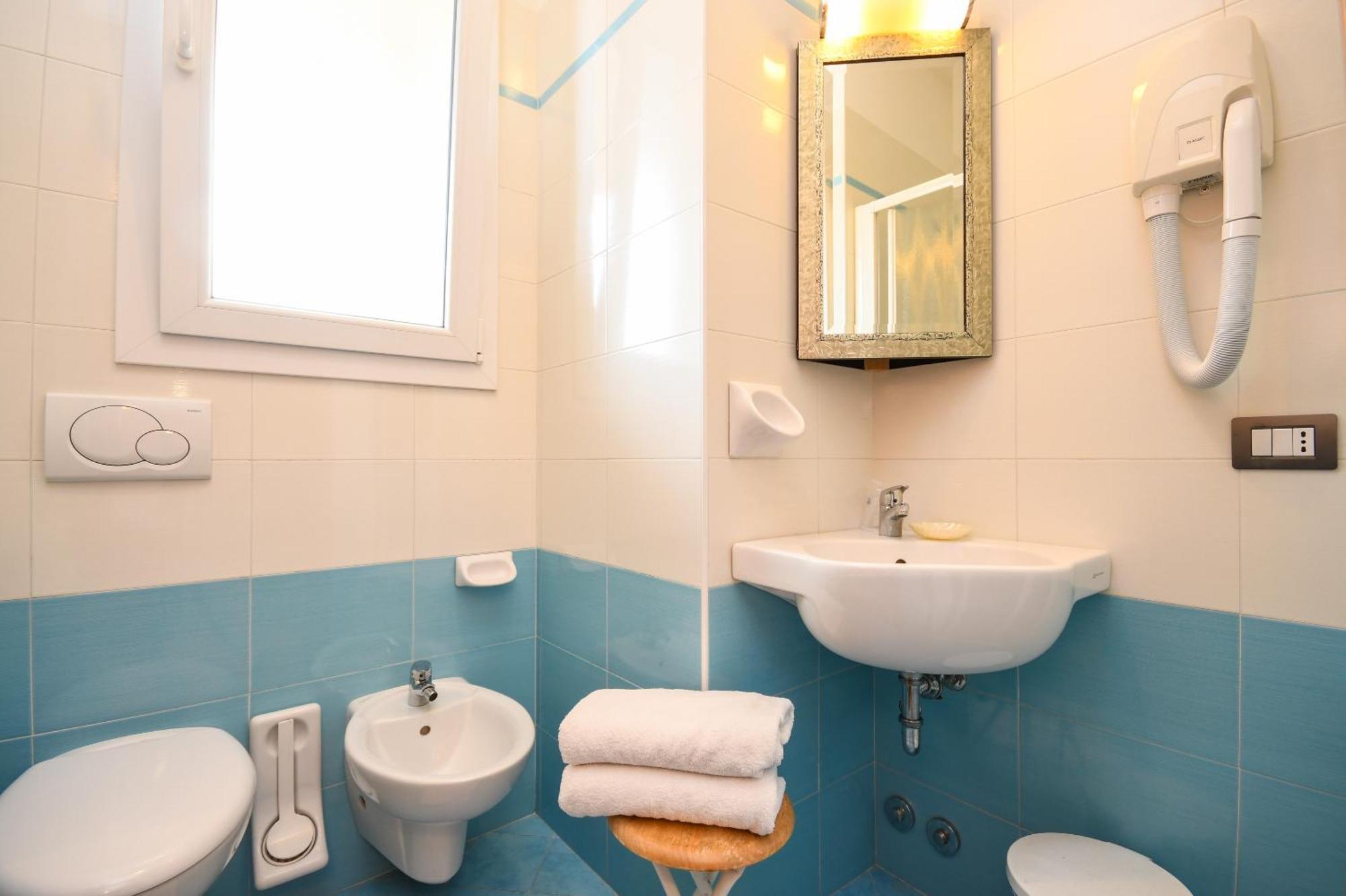 Standaard Tweepersoonskamer met 1 of 2 Bedden en Balkon