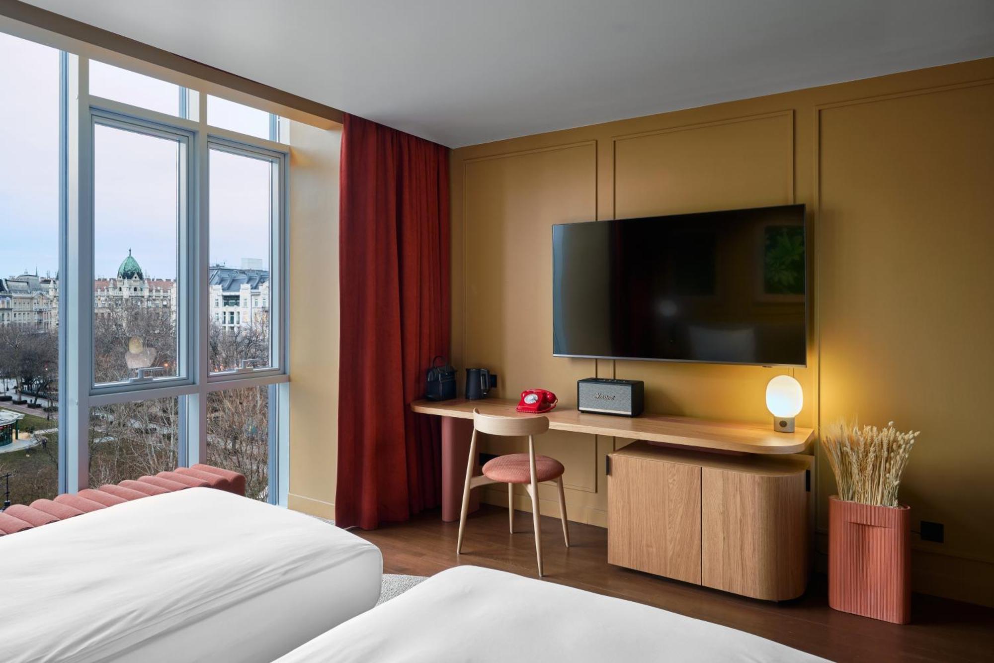 Deluxe Twin Room with City View