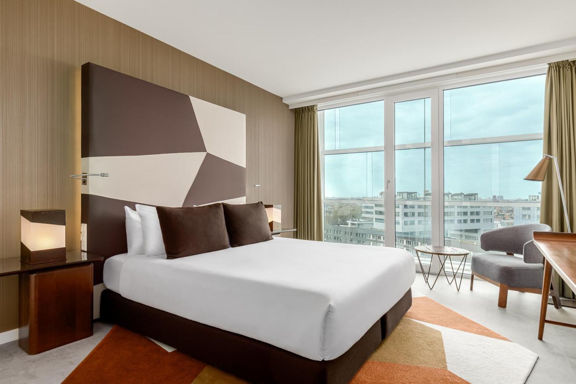 Queen Room Upper Floors