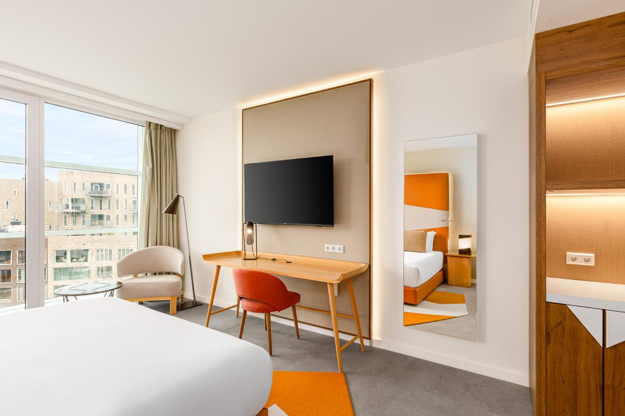 Queen Room Upper Floors