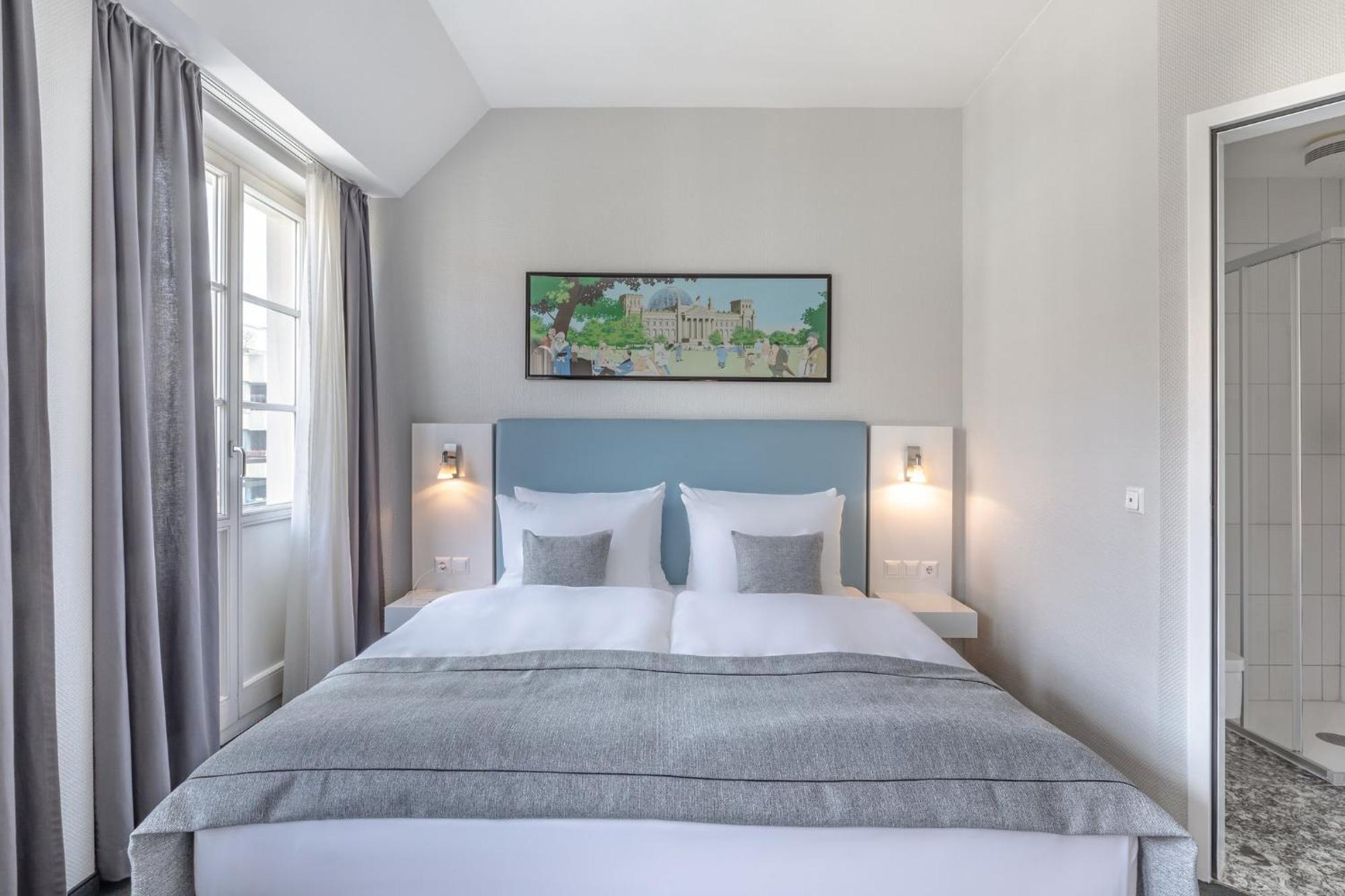 Standard Queen Room