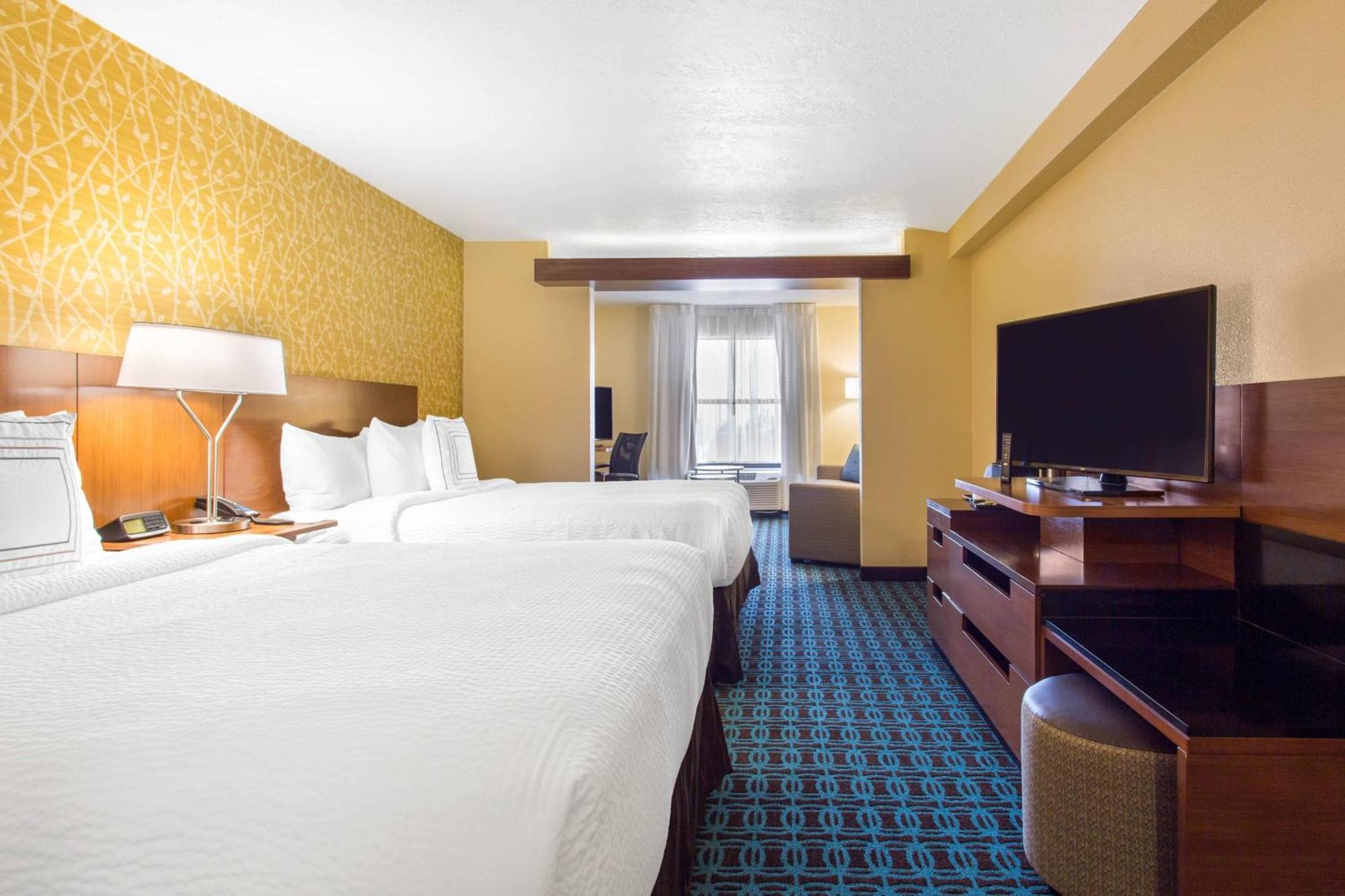 Suite with Two Queen Beds and Sofa Bed,1632992118:JPEG