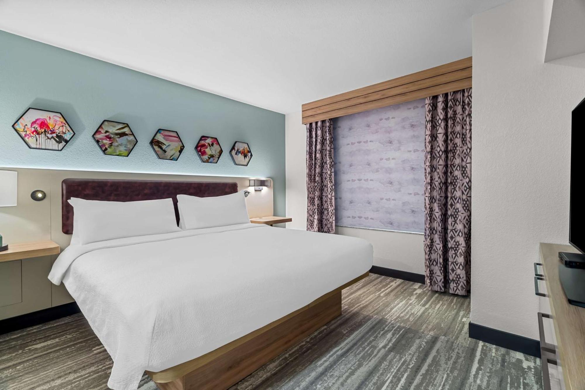 King Room with Bath Tub - Mobility Access,1632237601:JPEG