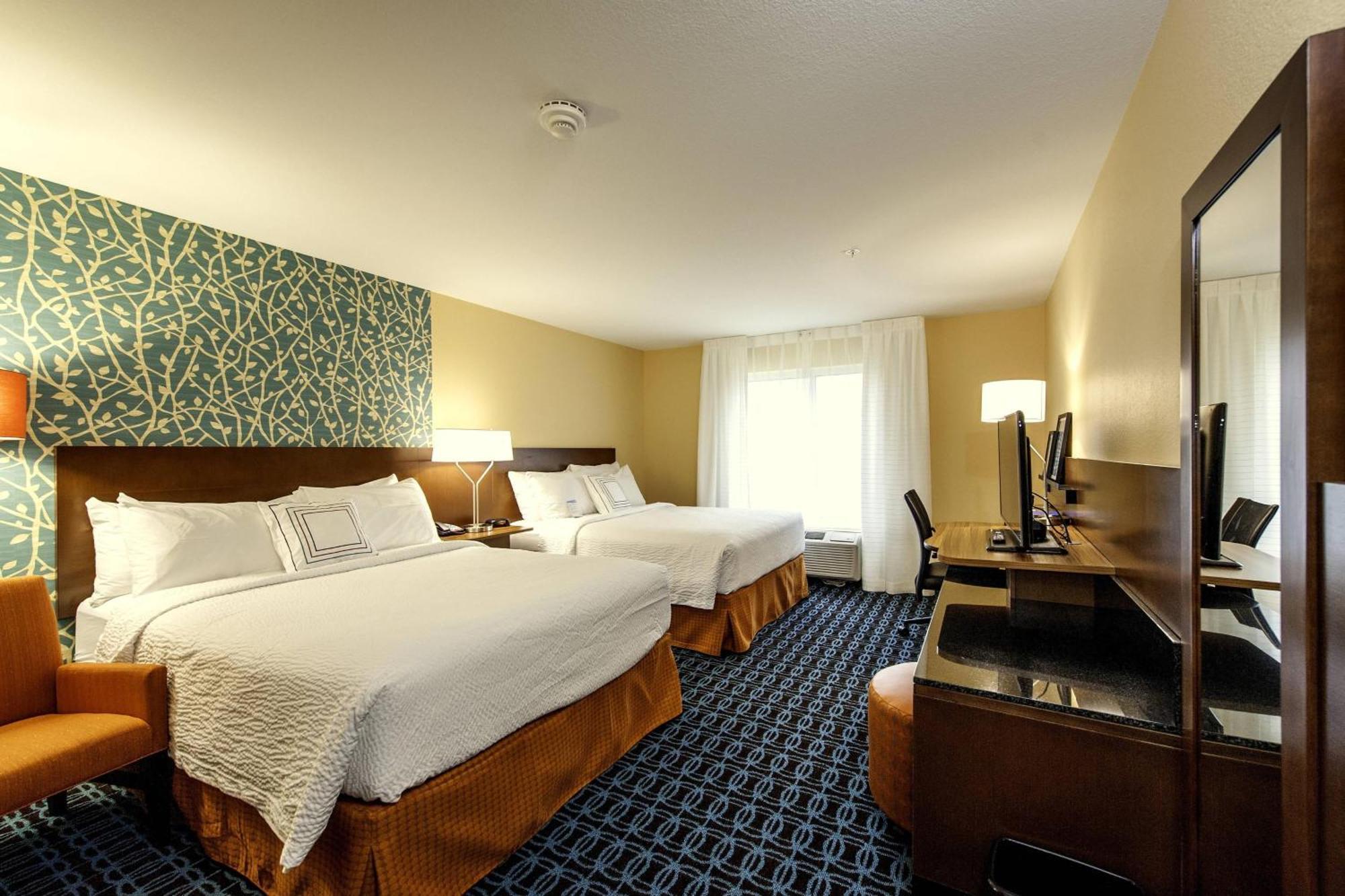 Queen Room with Two Queen Beds - Hearing Accessible