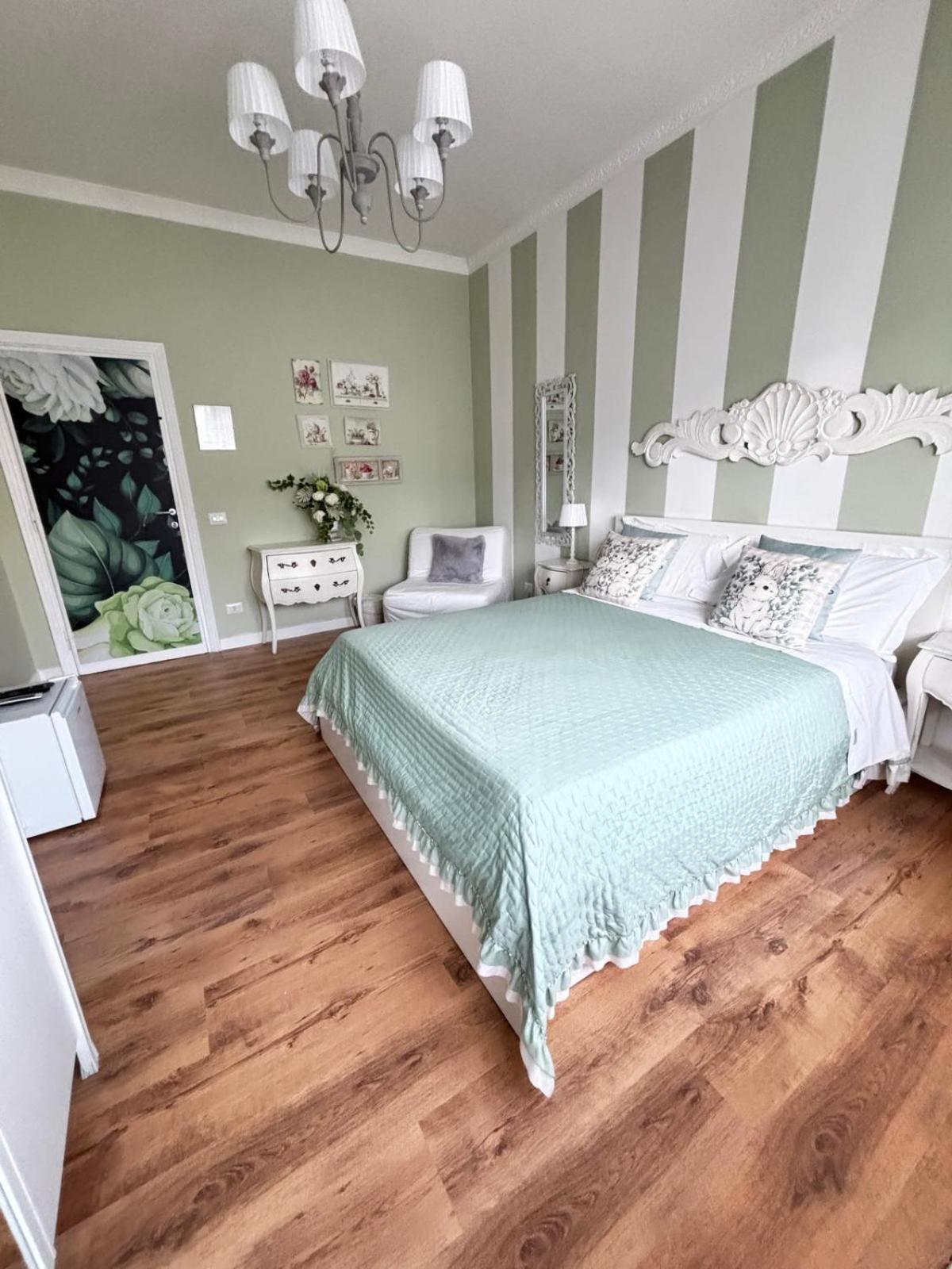 Double Room Private External Bathroom