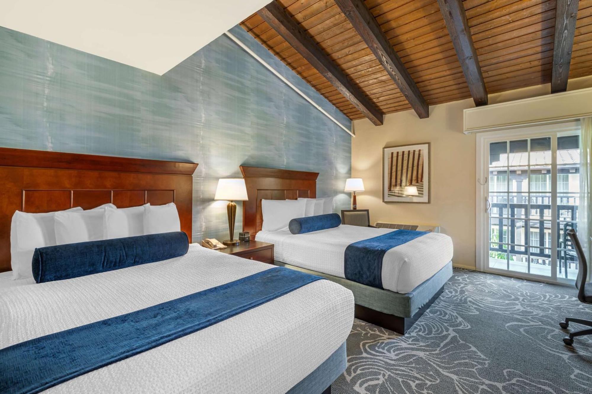 Queen Room with Two Queen Beds - Non-Smoking,1640382015:JPEG
