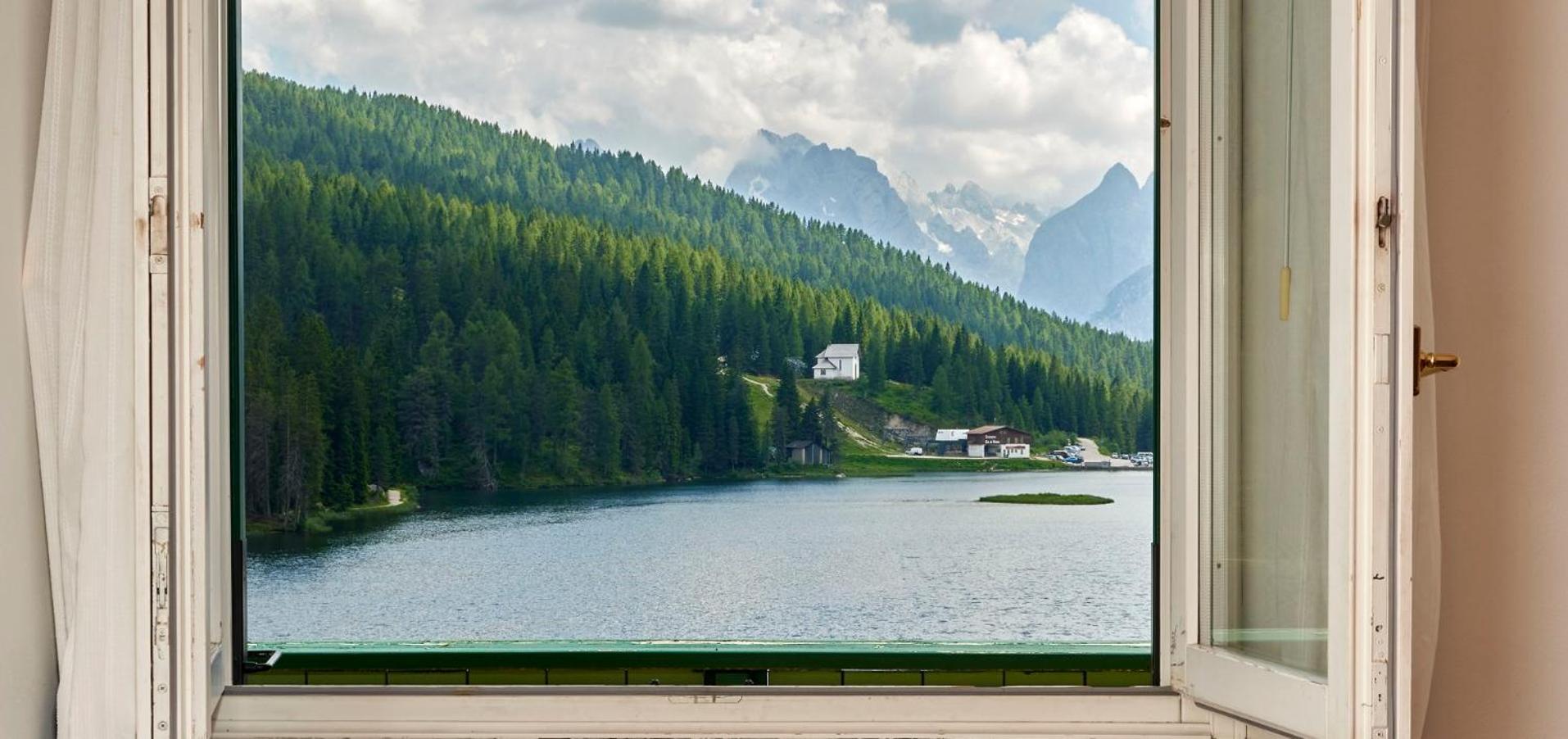 Standard Double or Twin Room Lake View