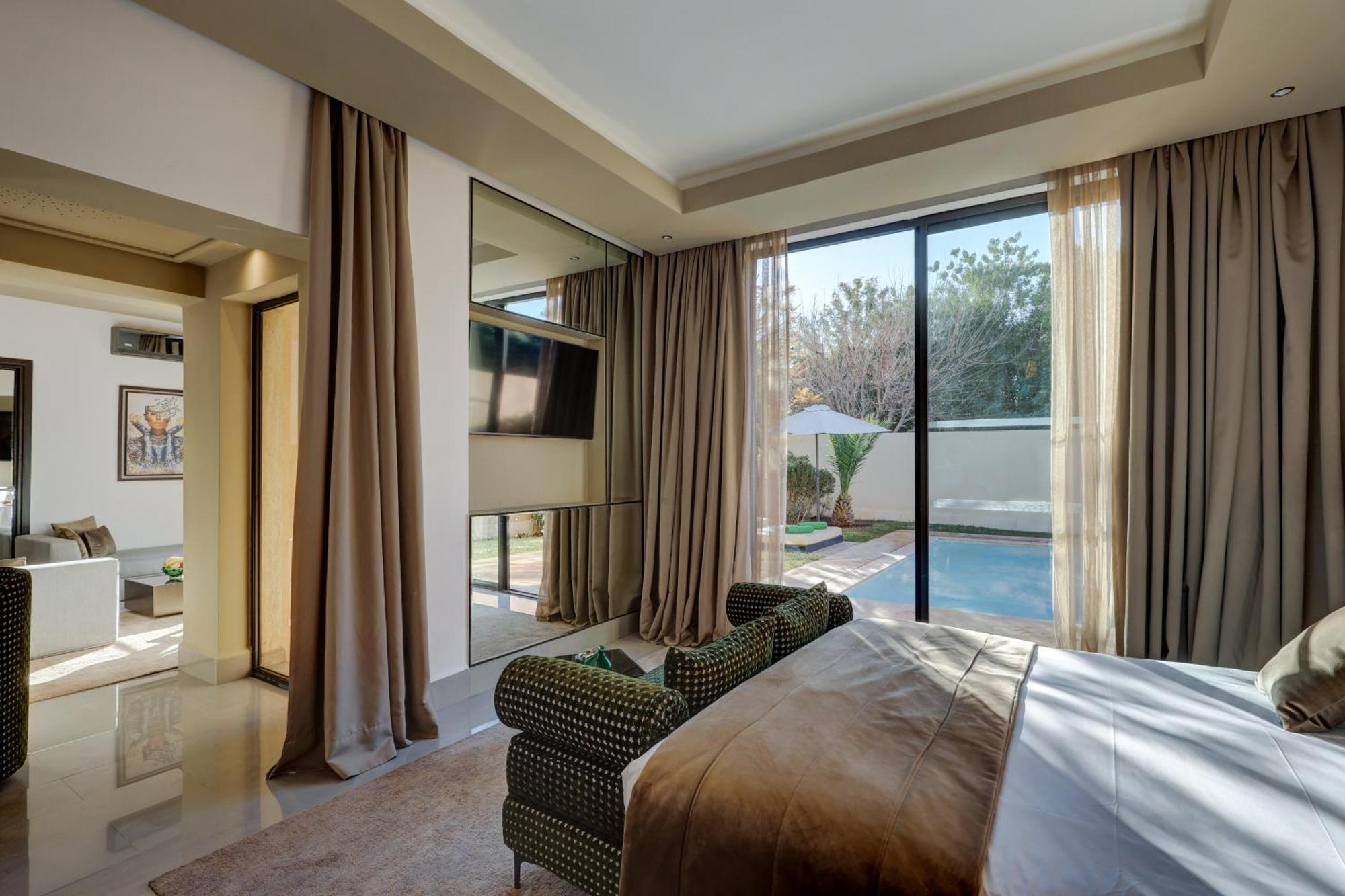 Deluxe Suite Private Pool Garden
