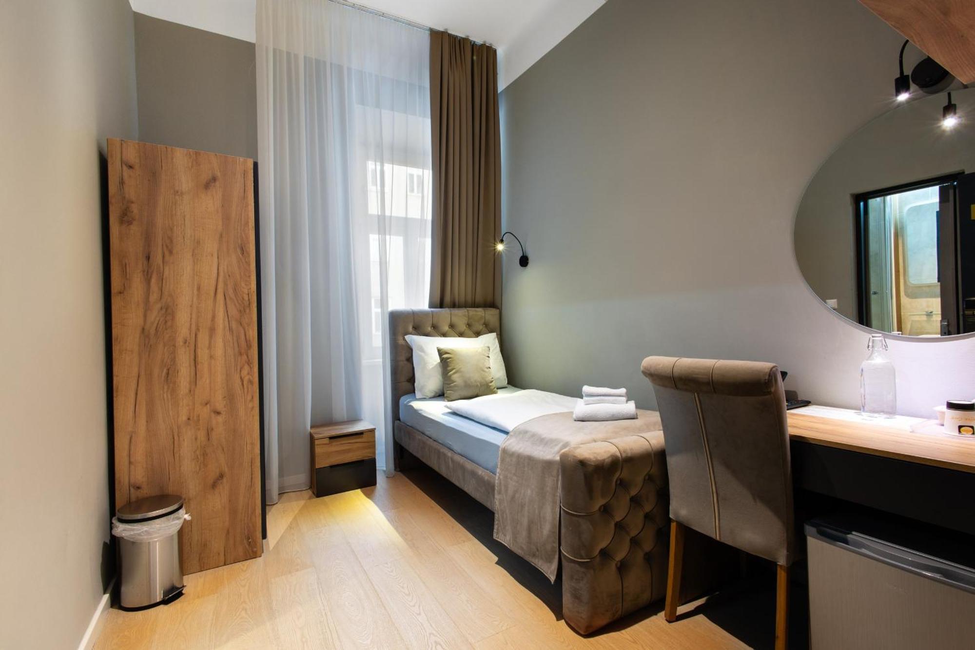 Single Room,1649014590:JPEG