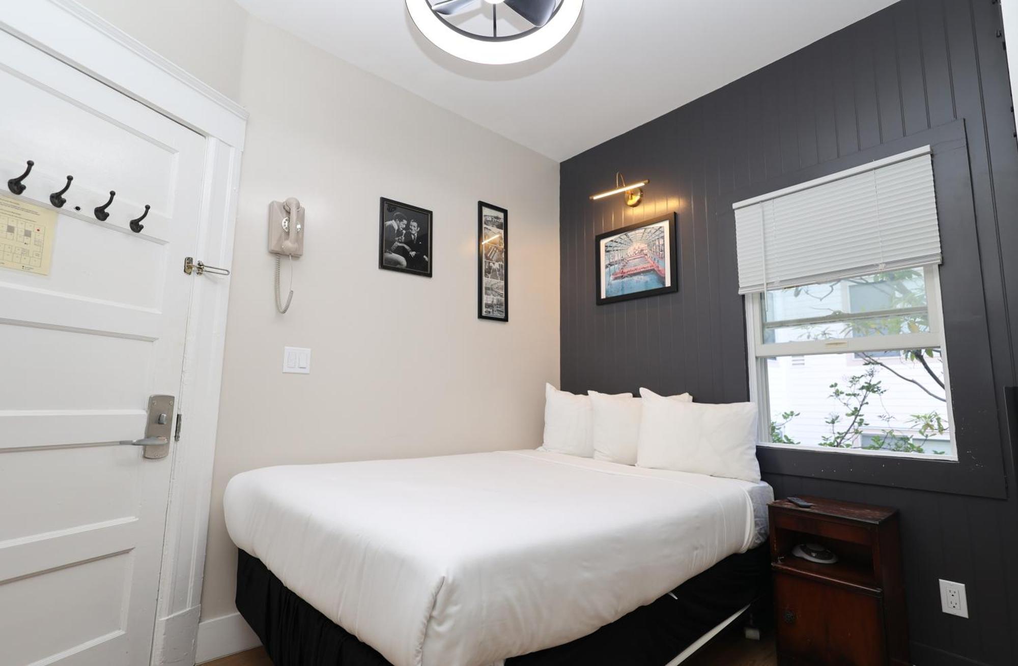 Double Room Private Bathroom