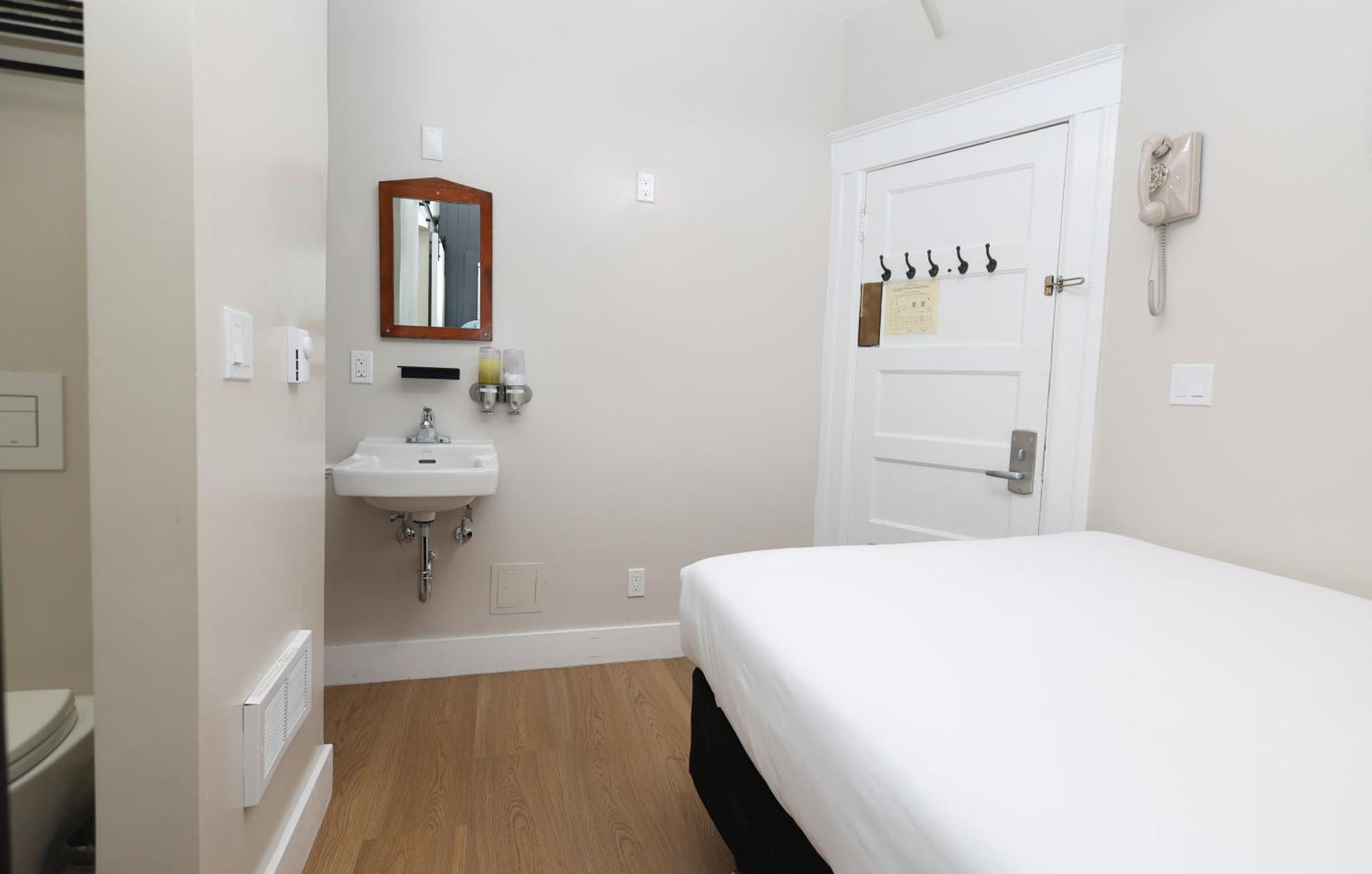 Double Room Private Bathroom