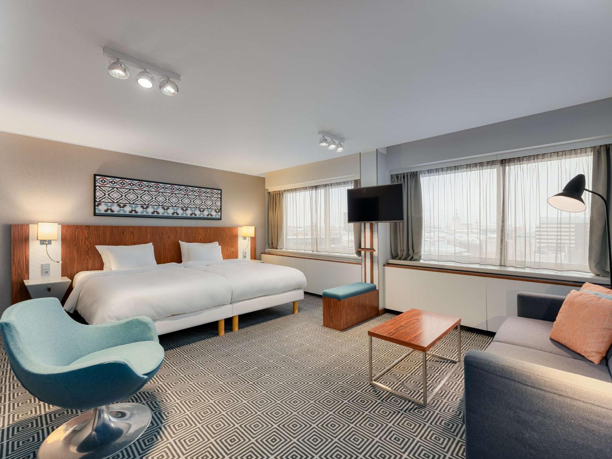 Family Room,1662976184:JPEG