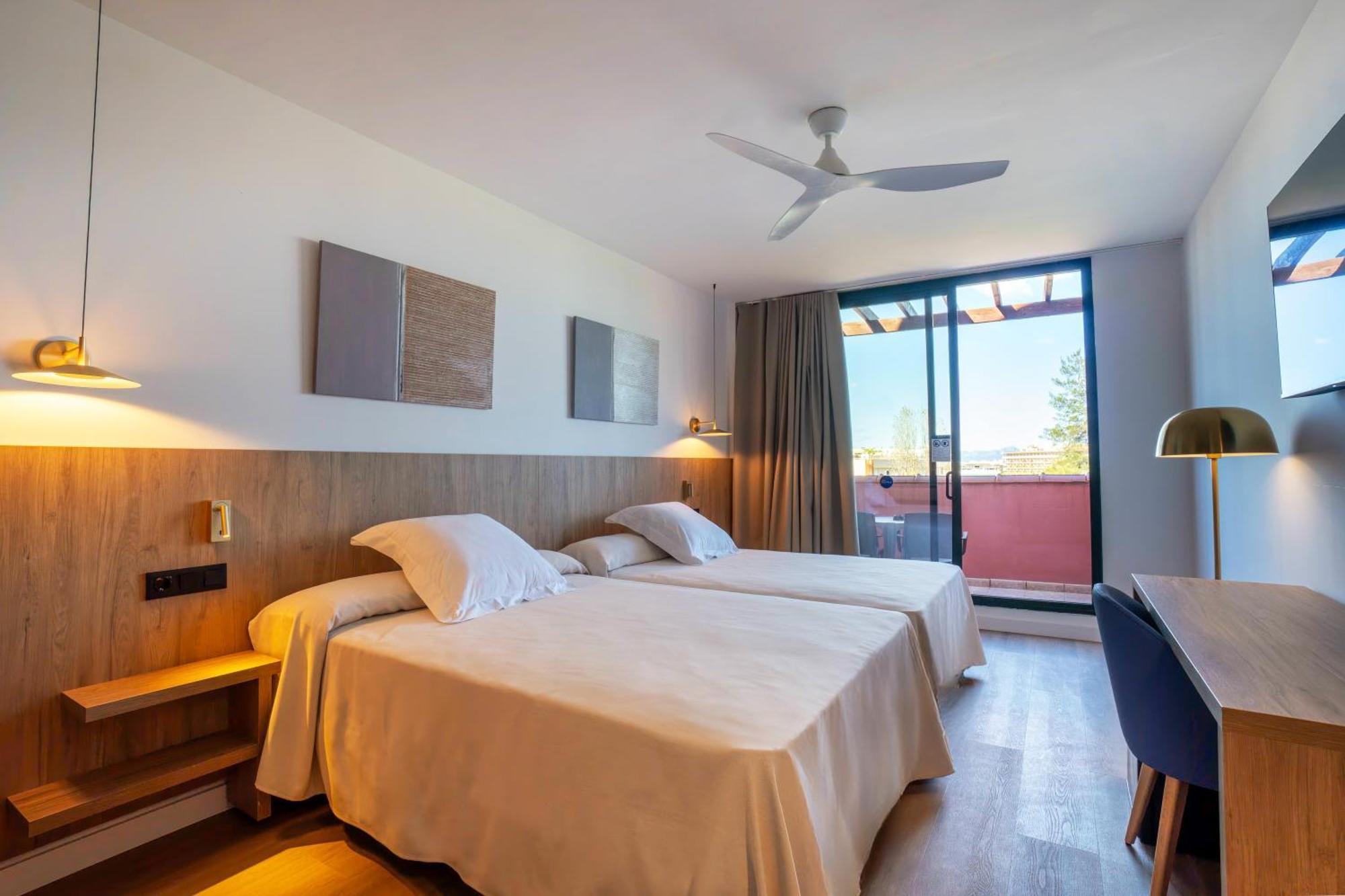 Twin Room,1662981725:JPEG