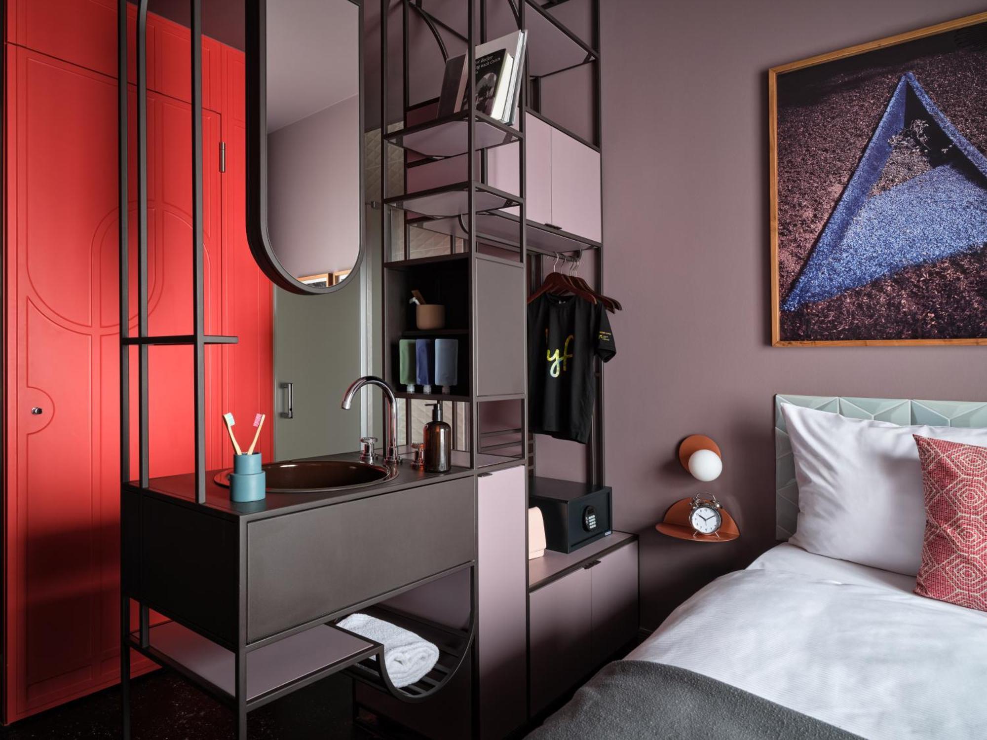 One of a Kind Room Queen,1663783627:JPEG