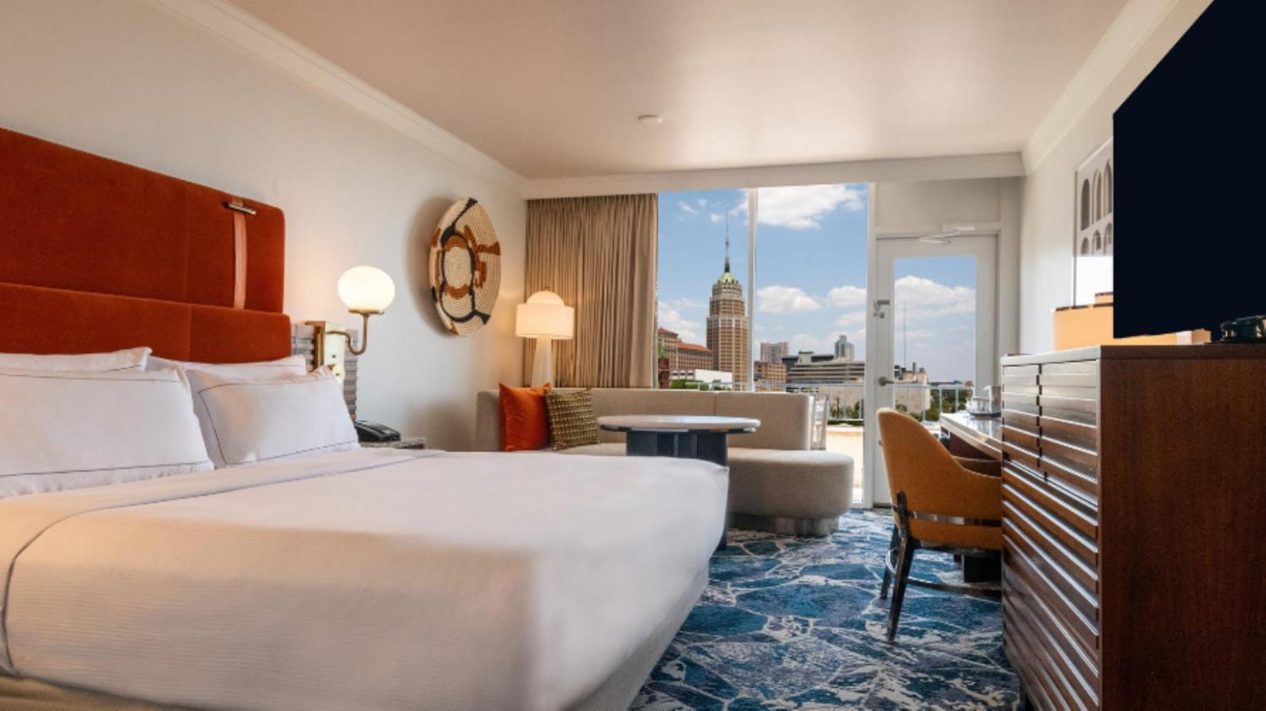 King Room with Bath Tub - Mobility Access,1722911355:JPEG