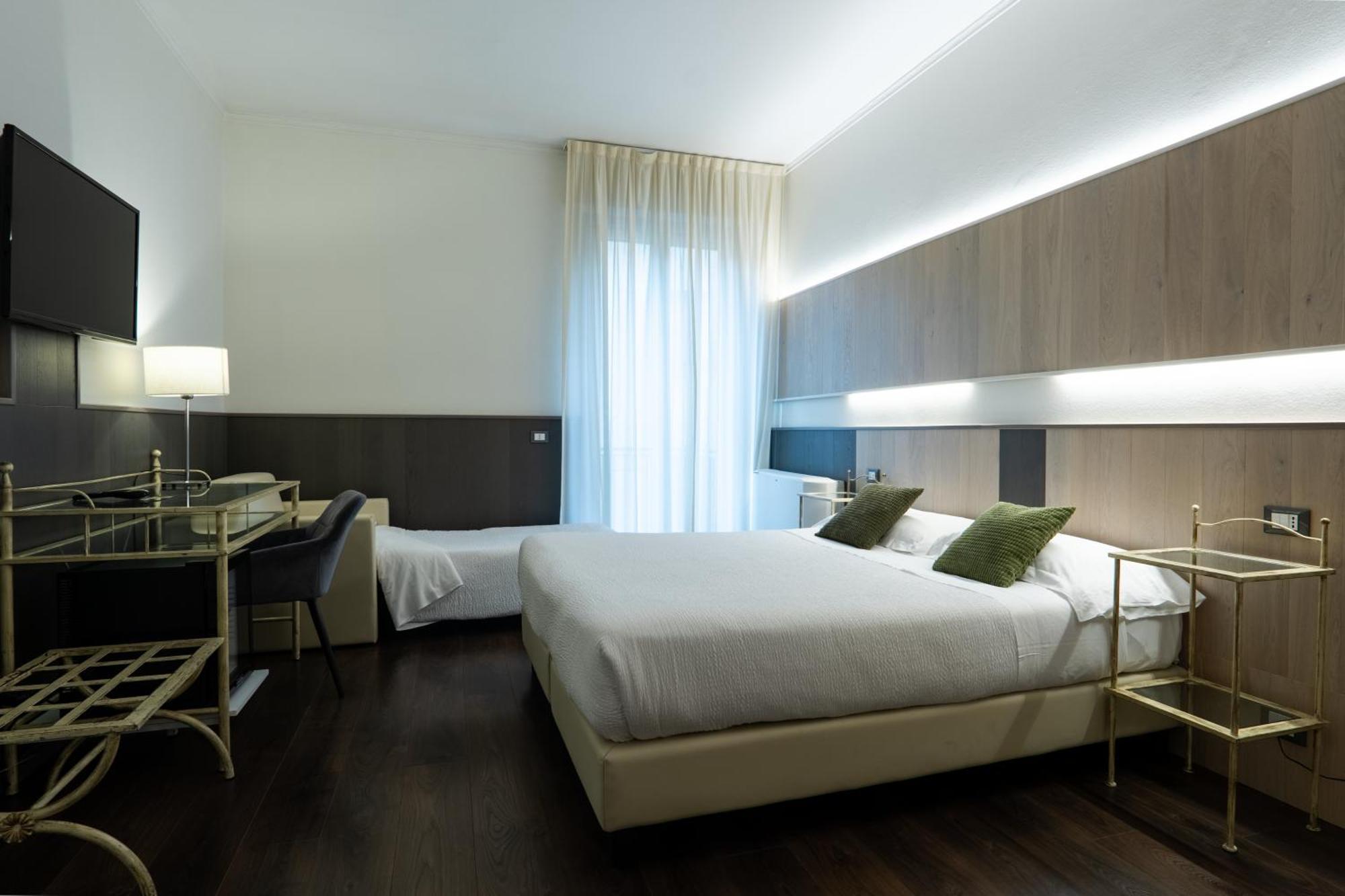 Camera Matrimoniale/Doppia con Letti Singoli con Letto Supplementare