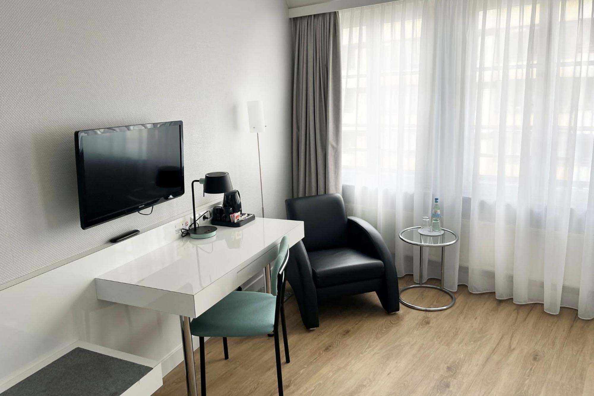 Standard Queen Room