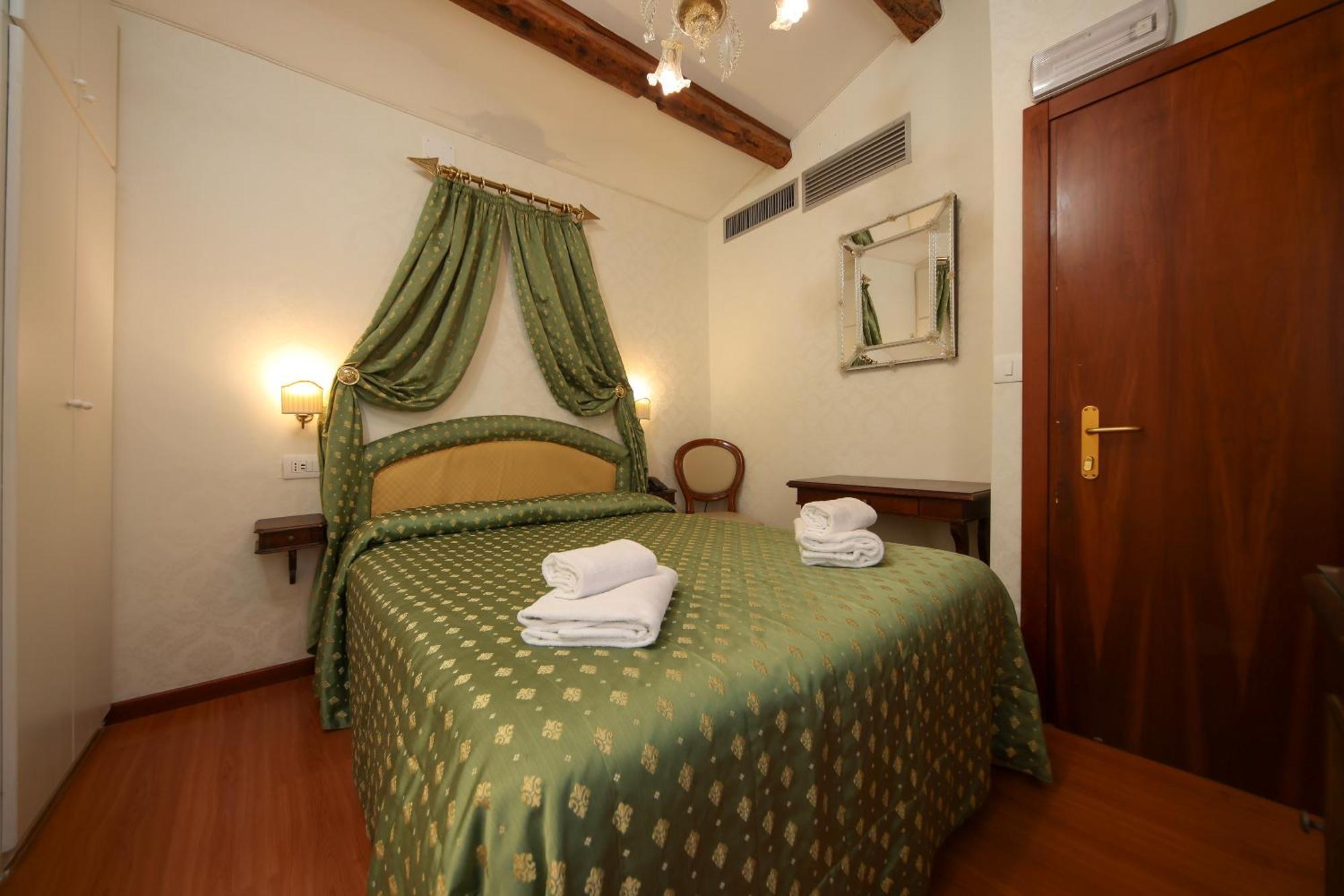 Small Double Room with Terrace,1670697931:JPEG