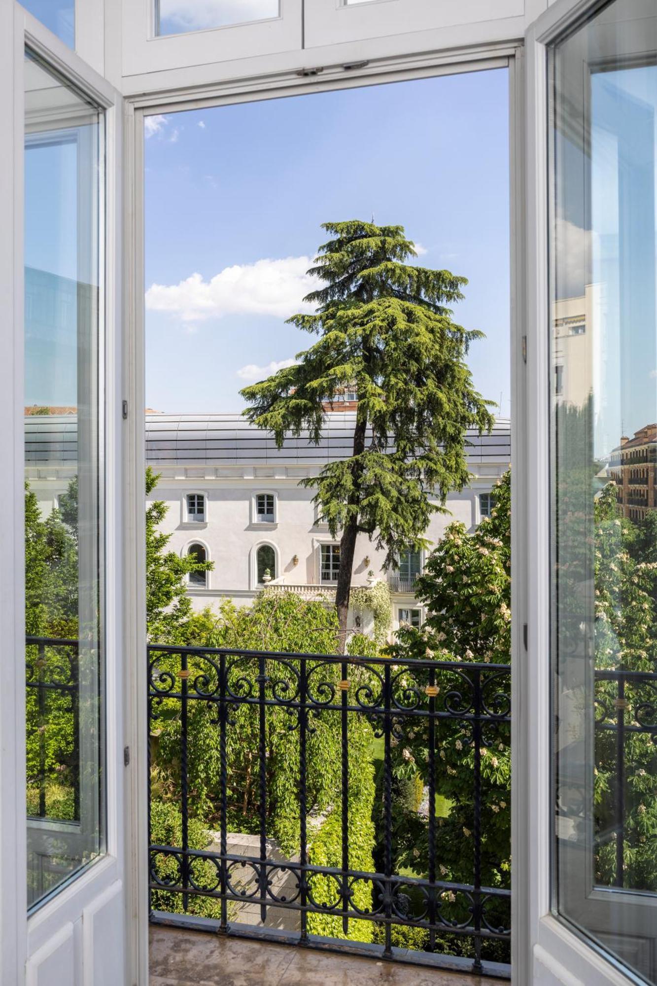 Deluxe Double or Twin Room Garden View