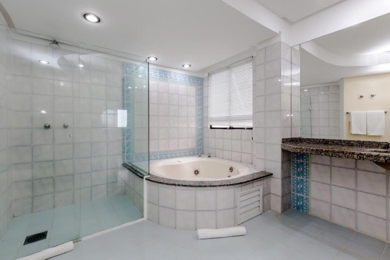 Suite with Hot Tub,1679571414:JPEG