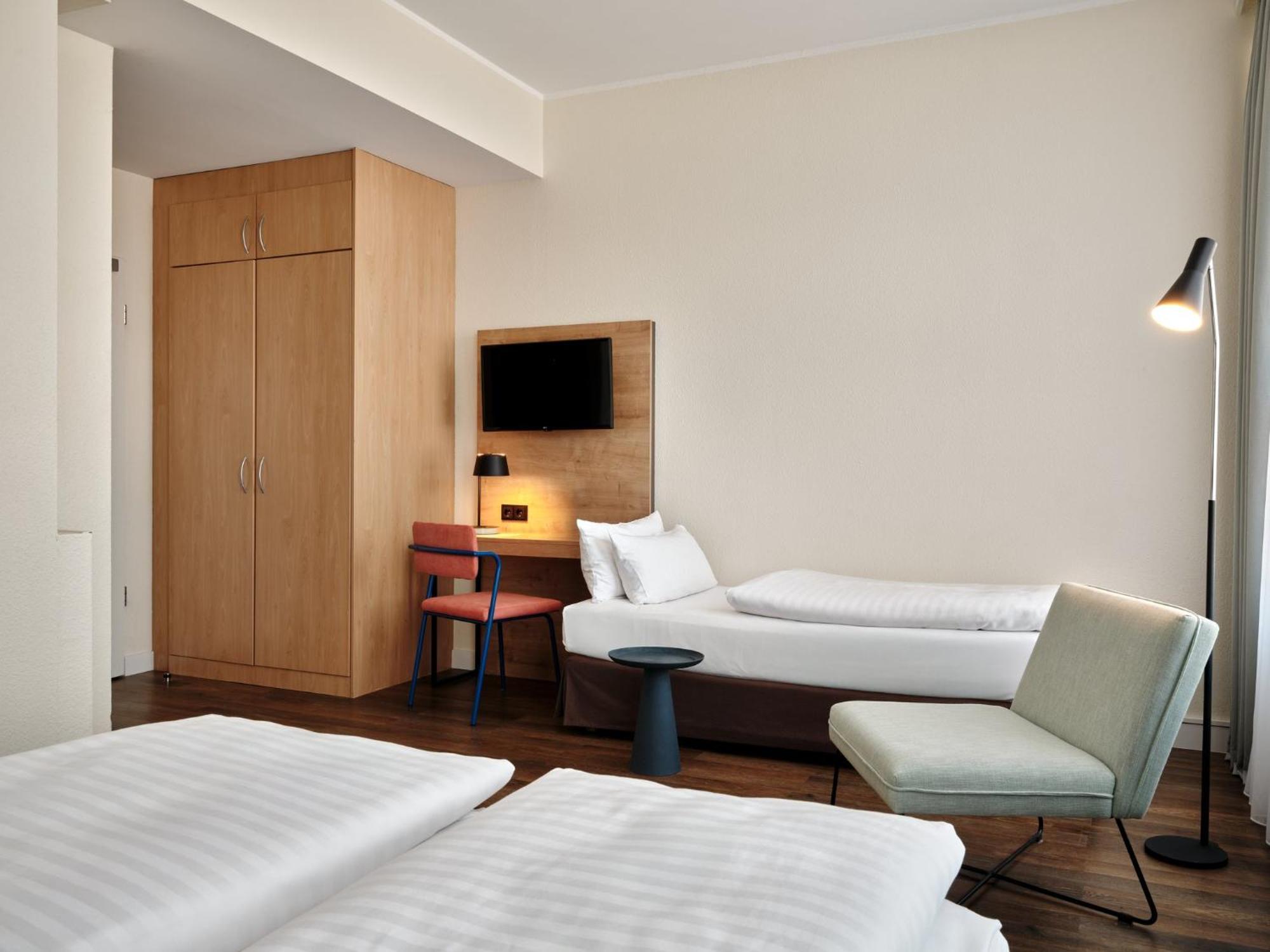 Standard Queen Room