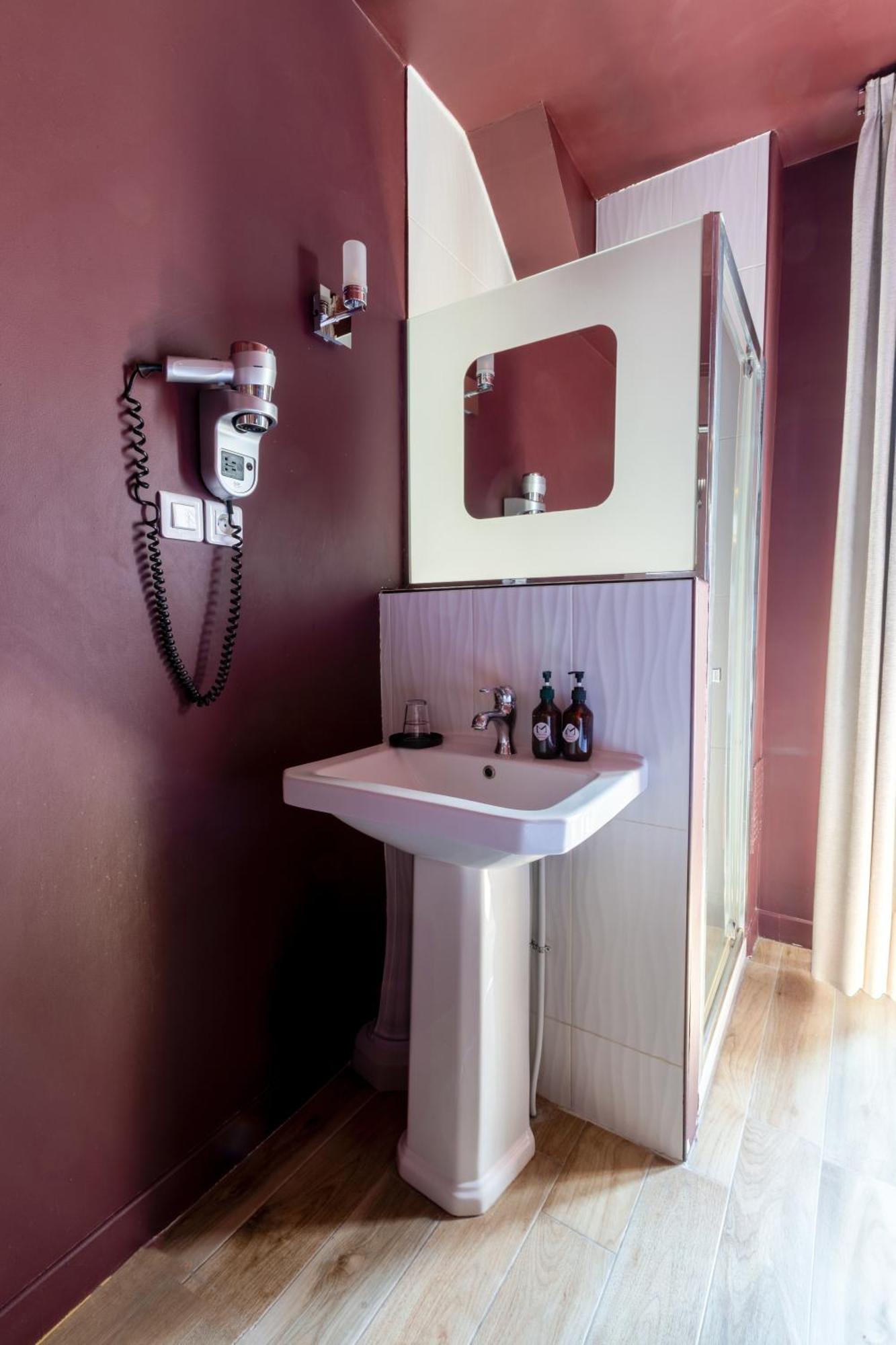 Chambre Simple avec Toilettes sur le Palier