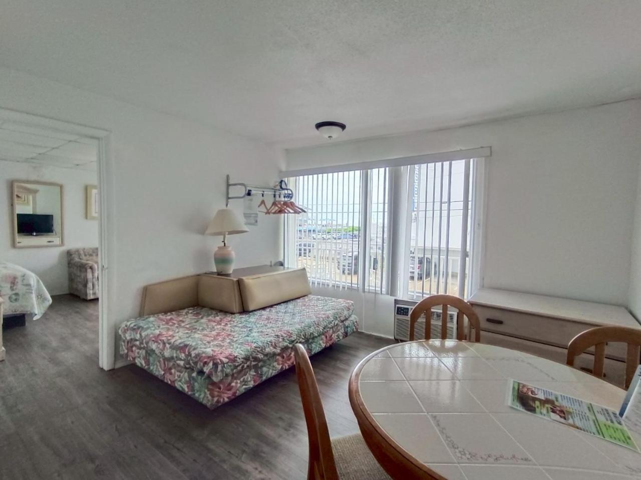 Family Room with Balcony,1689860951:JPEG
