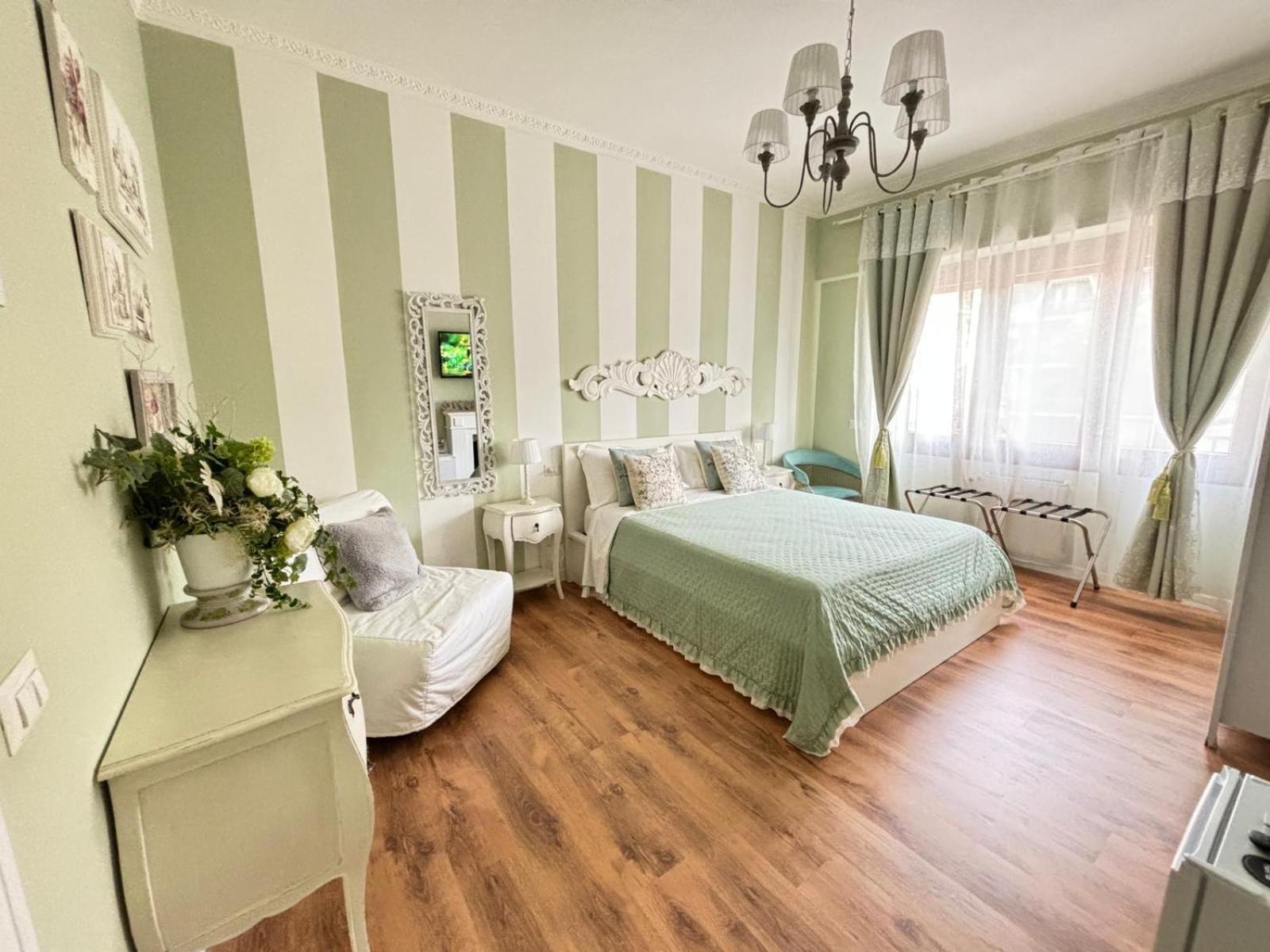 Double Room Private External Bathroom