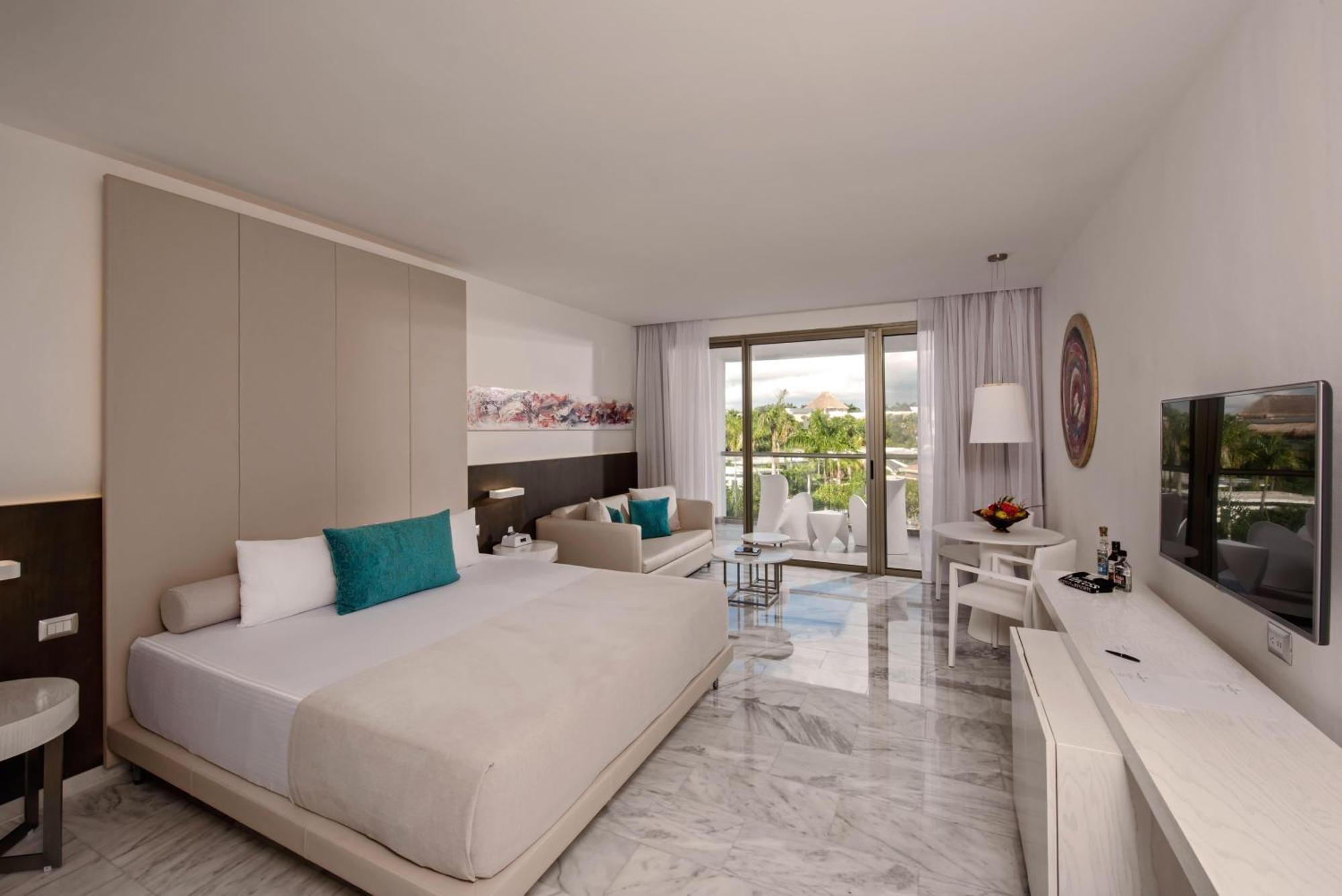 Deluxe Junior Suite,1697161414:JPEG