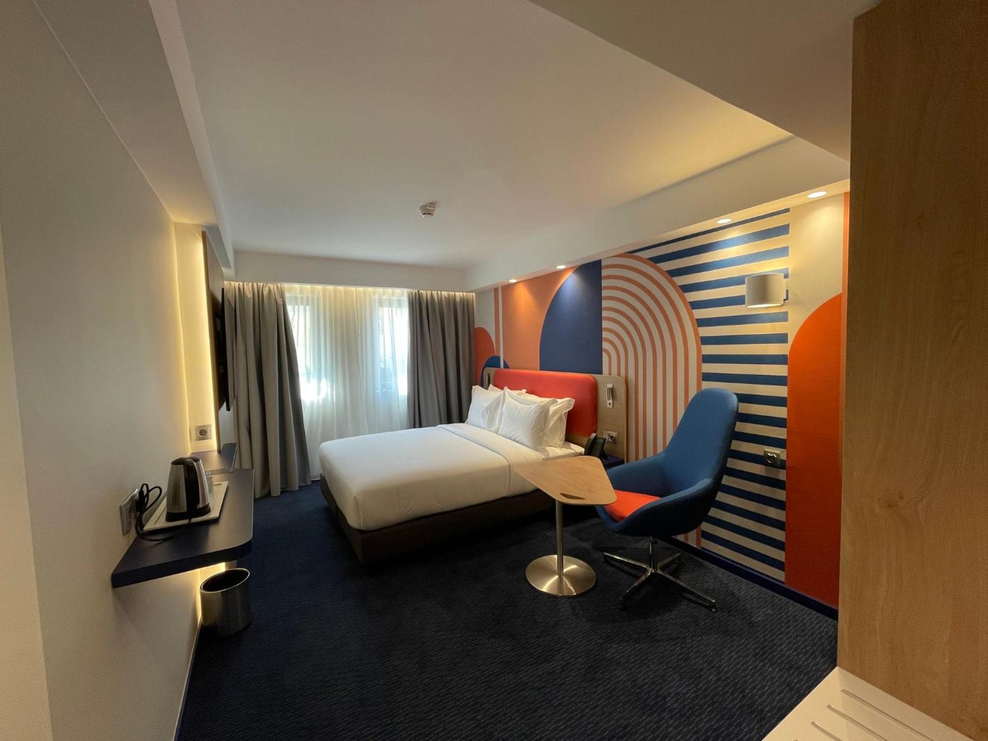 Standard Queen Room