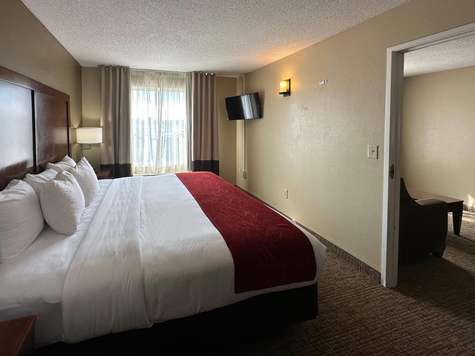 One-Bedroom King Suite,1697974685:JPEG