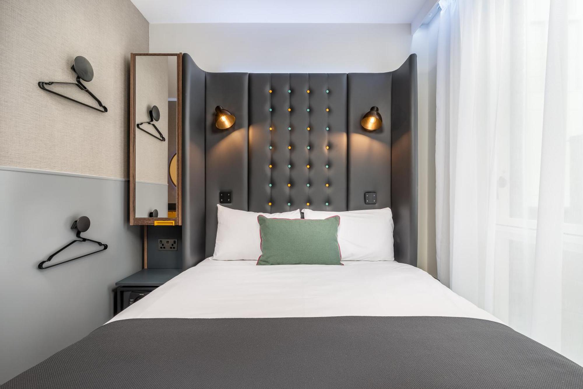 Cosy Double Room with Window,1698230174:JPEG