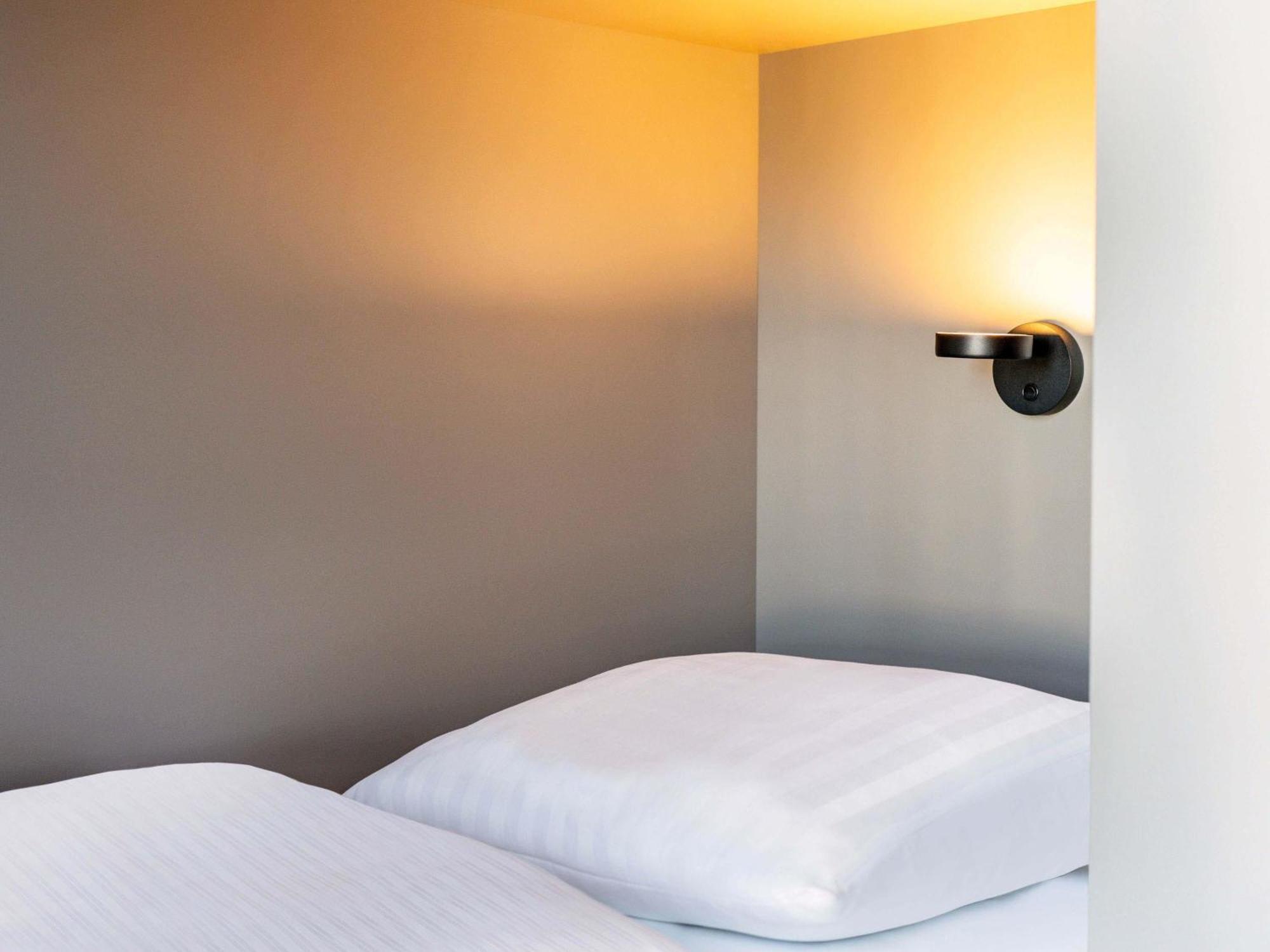 Twin Room,1703574937:JPEG