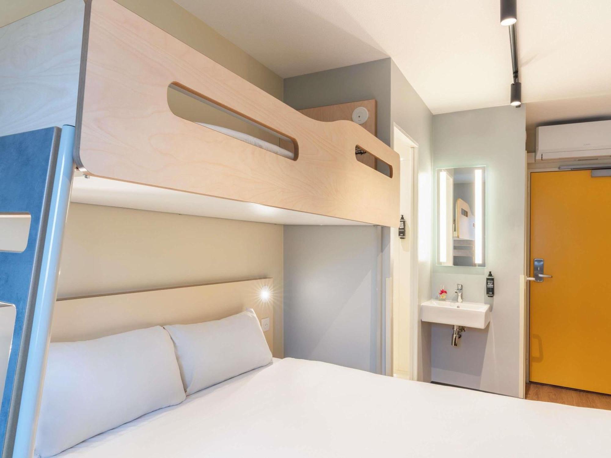 Room One Queen Bed One Bunk Bed,1746980339:JPEG