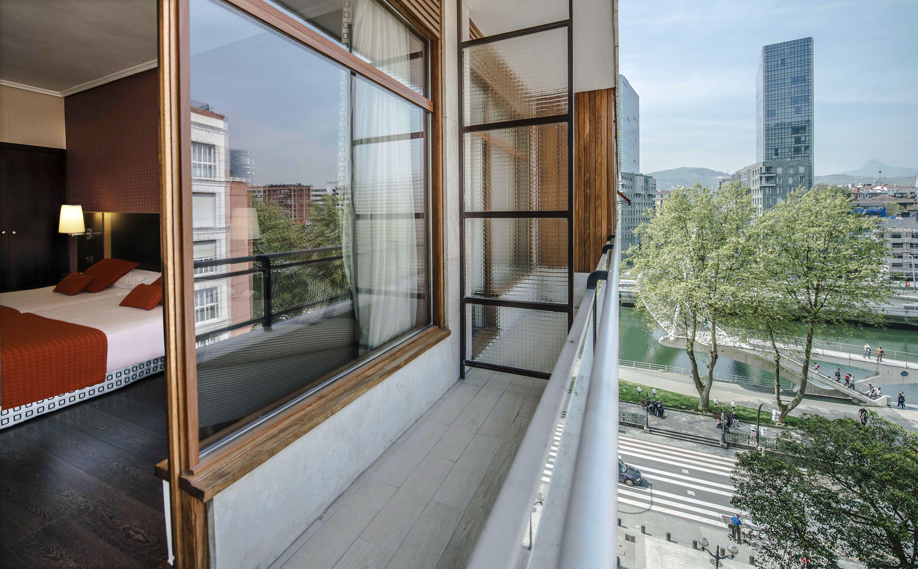 Superior Twin Room Street View
