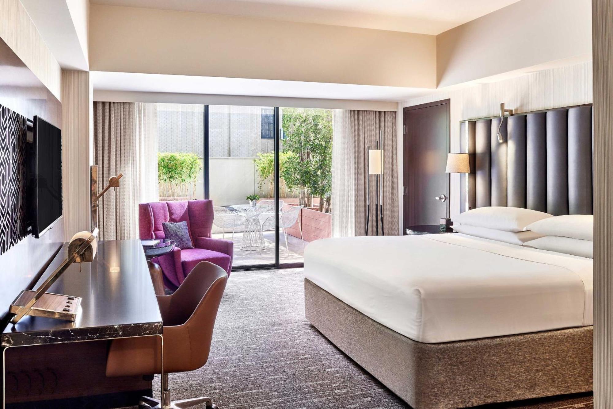 Deluxe, Guest room, 1 King,1375370369:JPEG