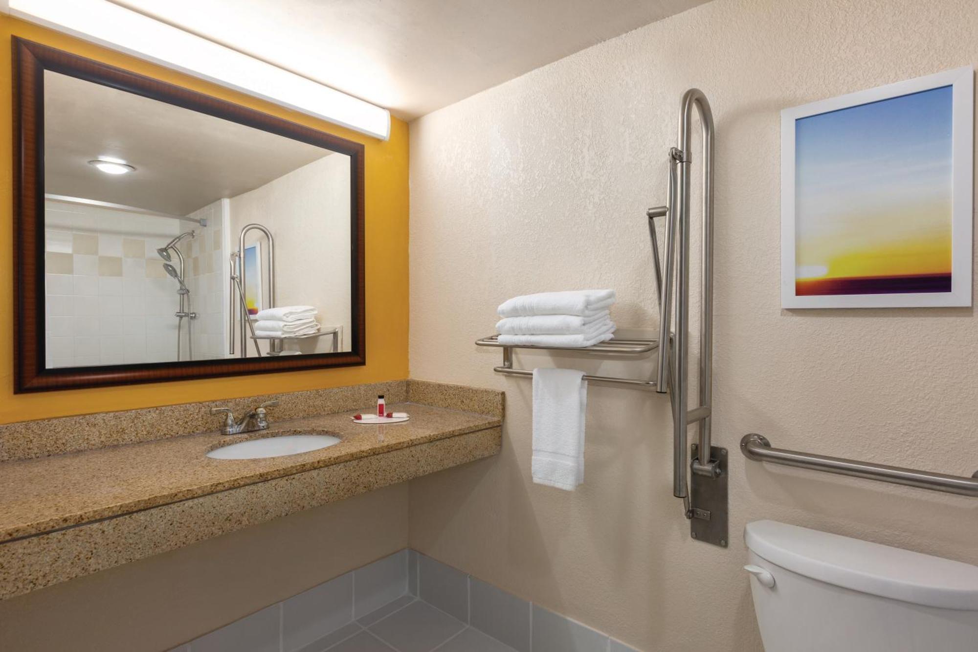 Double Room Tub Disability Access or Non Smoking
