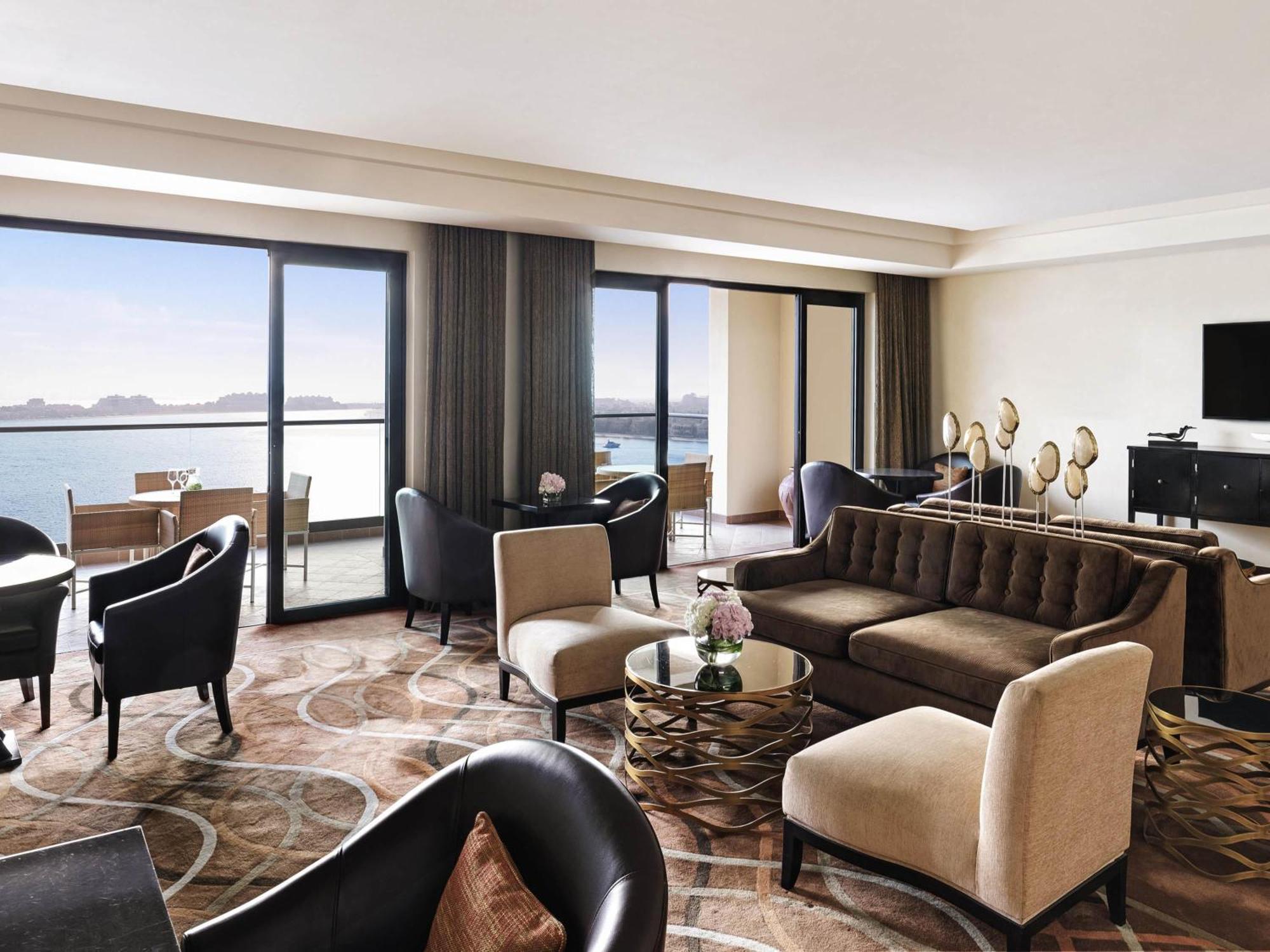 Fairmont Gold Heritage King Room Lounge Access
