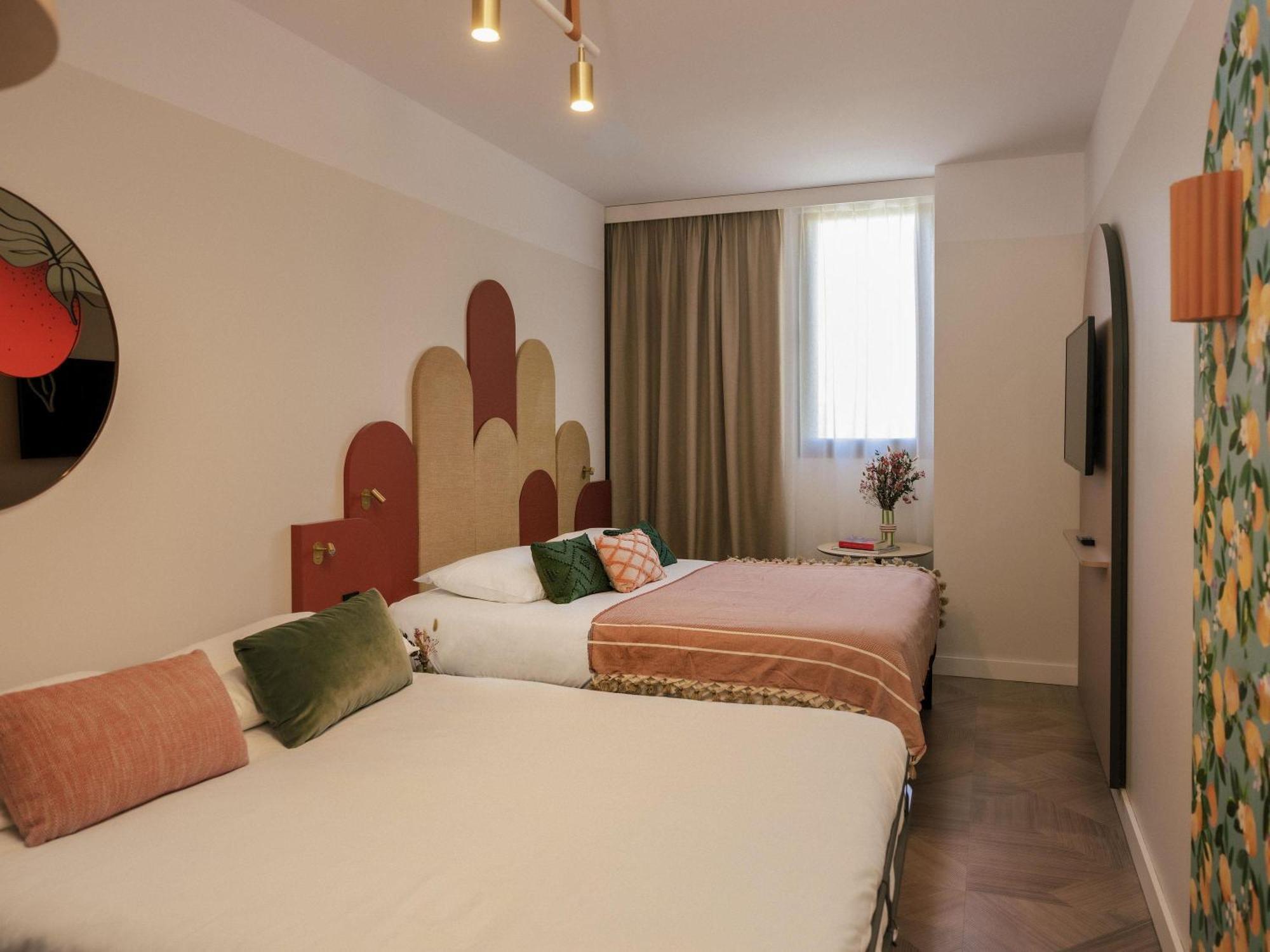 Camera Familiare con Letto Matrimoniale e Divano-Letto