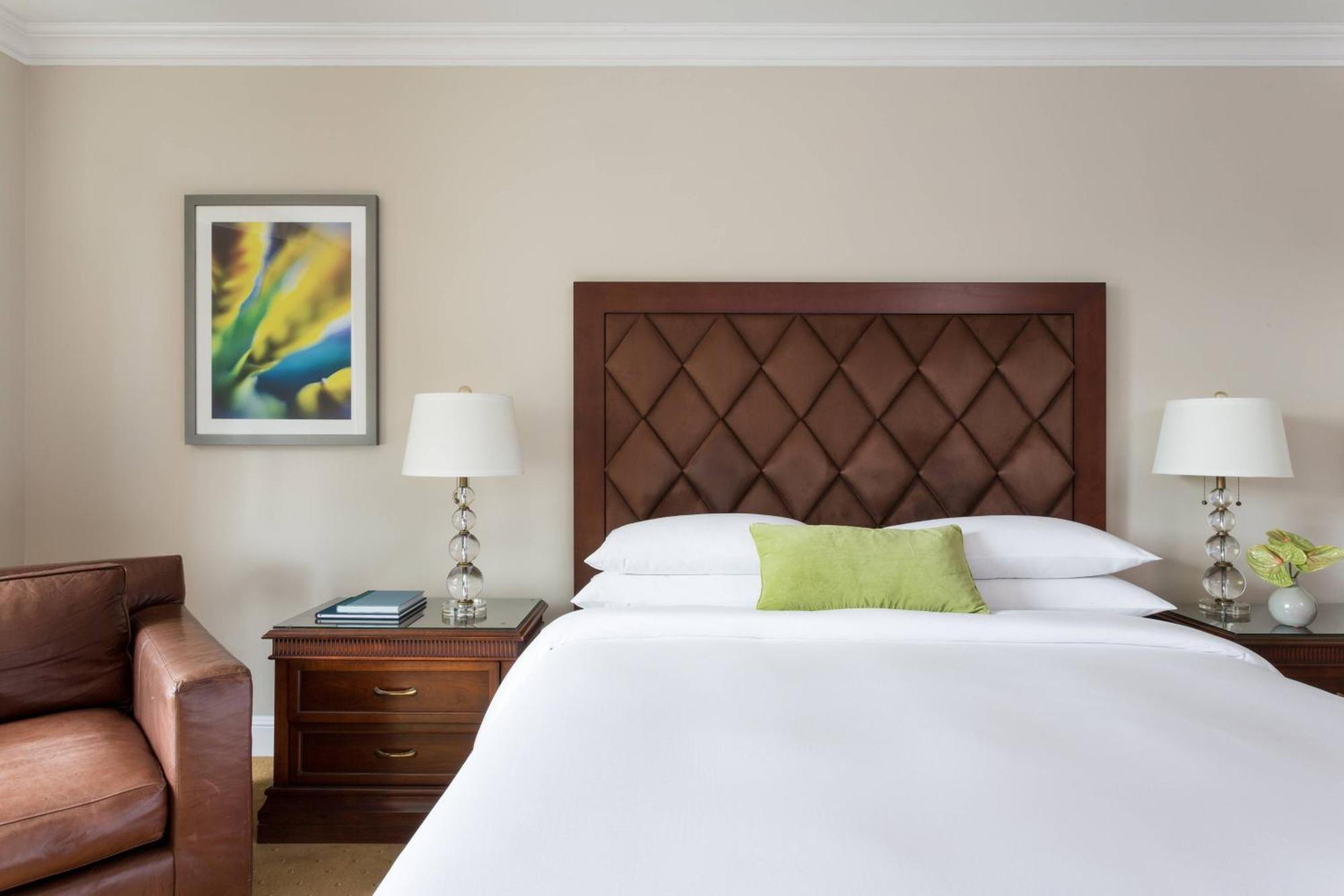 Concierge Level Guest Room 1 King
