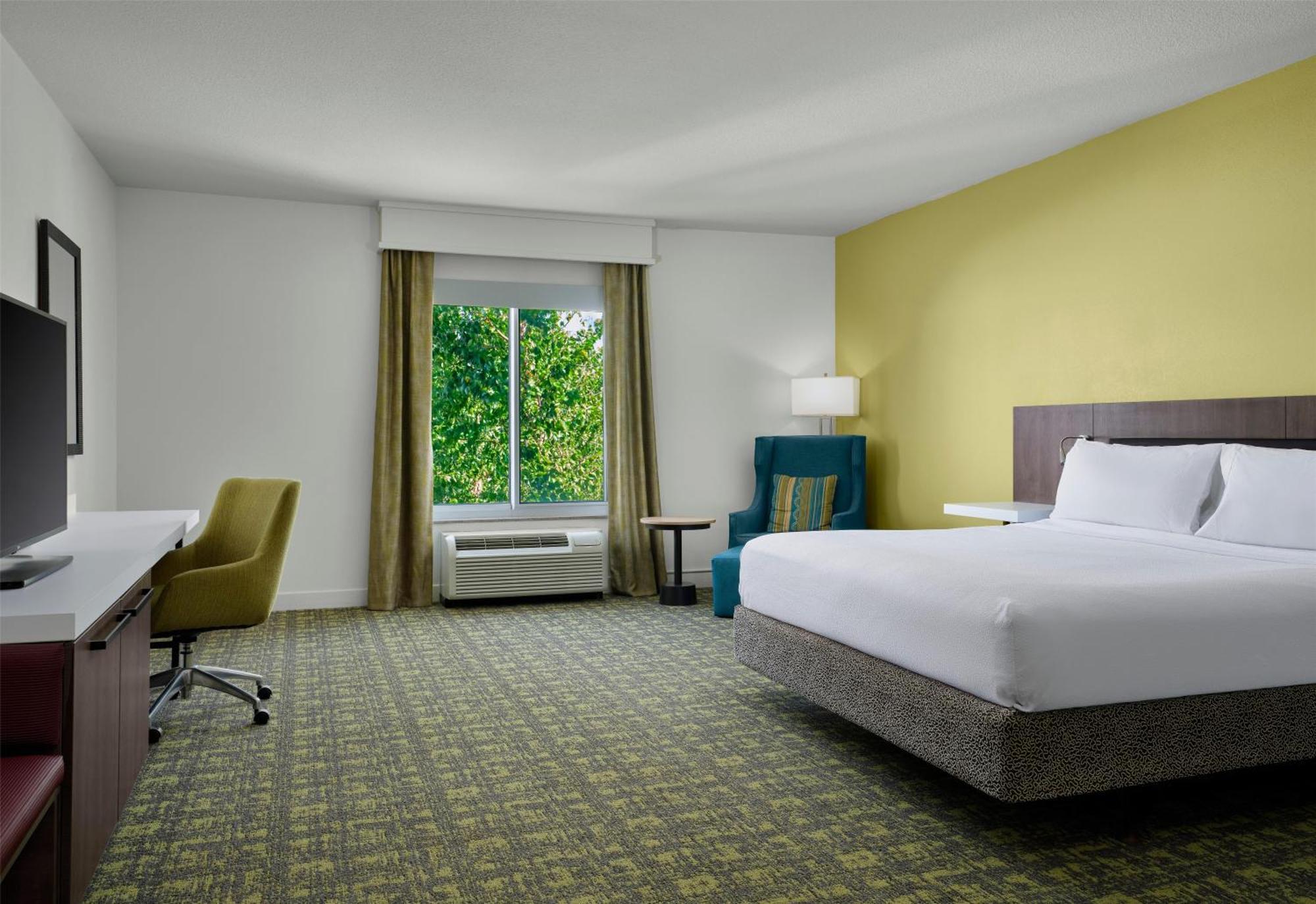 King Room with Tub - Mobility and Hearing Access,1710606137:JPEG
