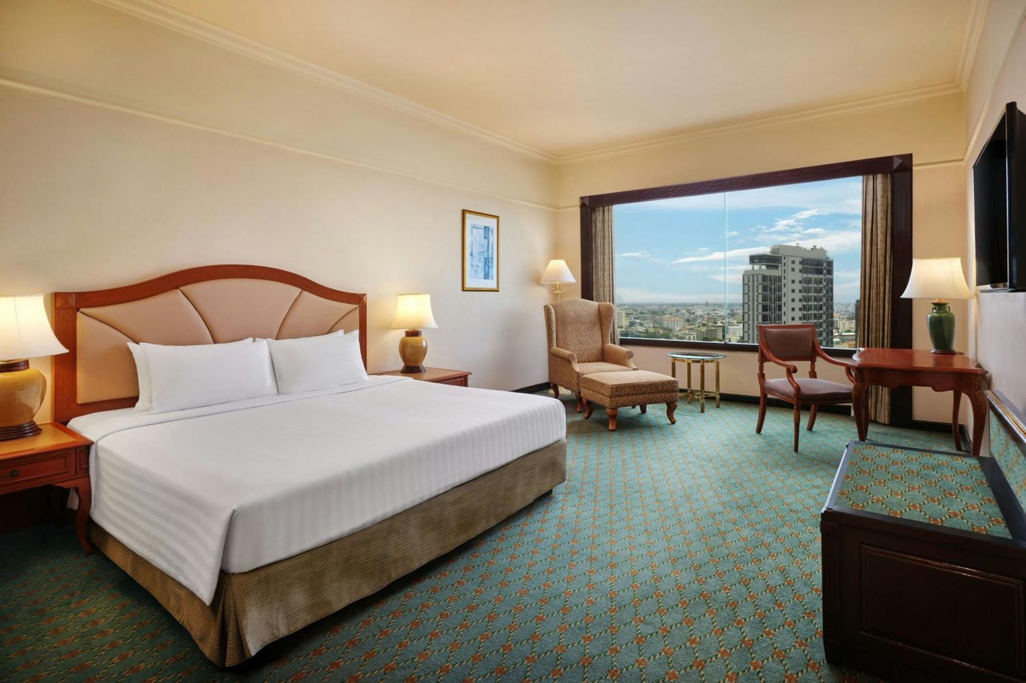 Deluxe King Room City View