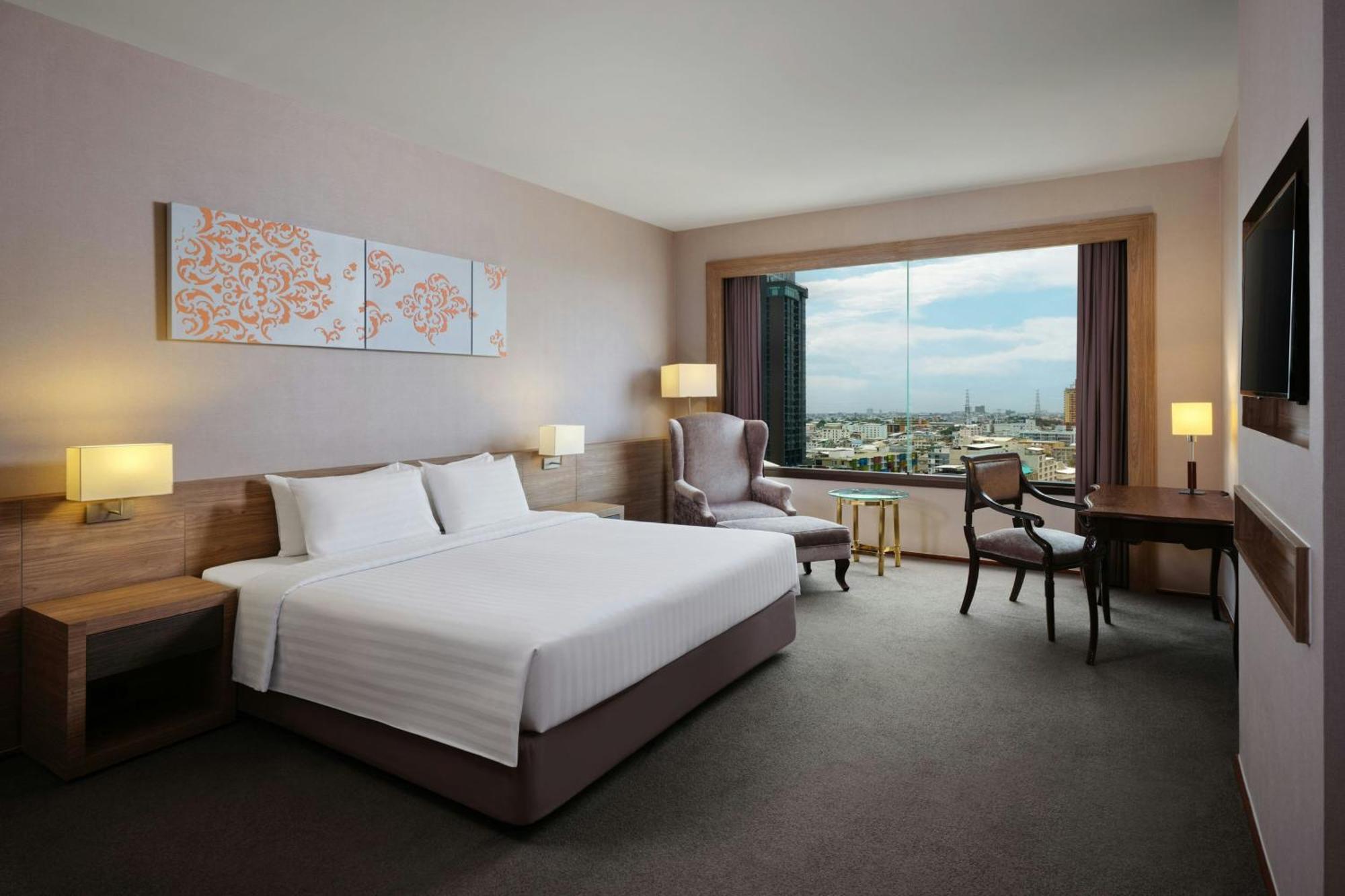 Premier King Room City View