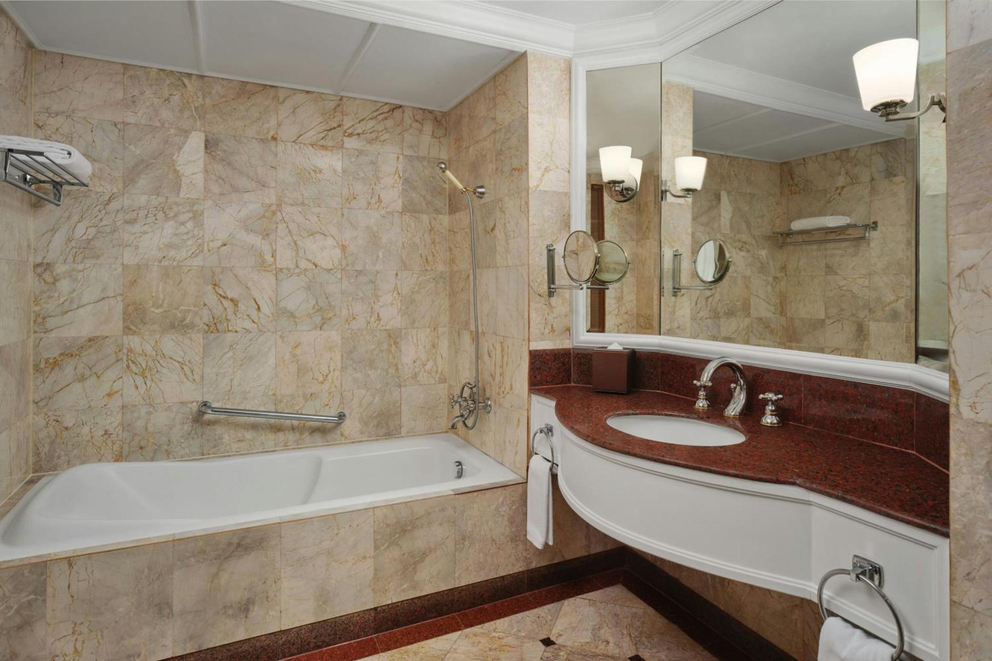 Deluxe King Room City View
