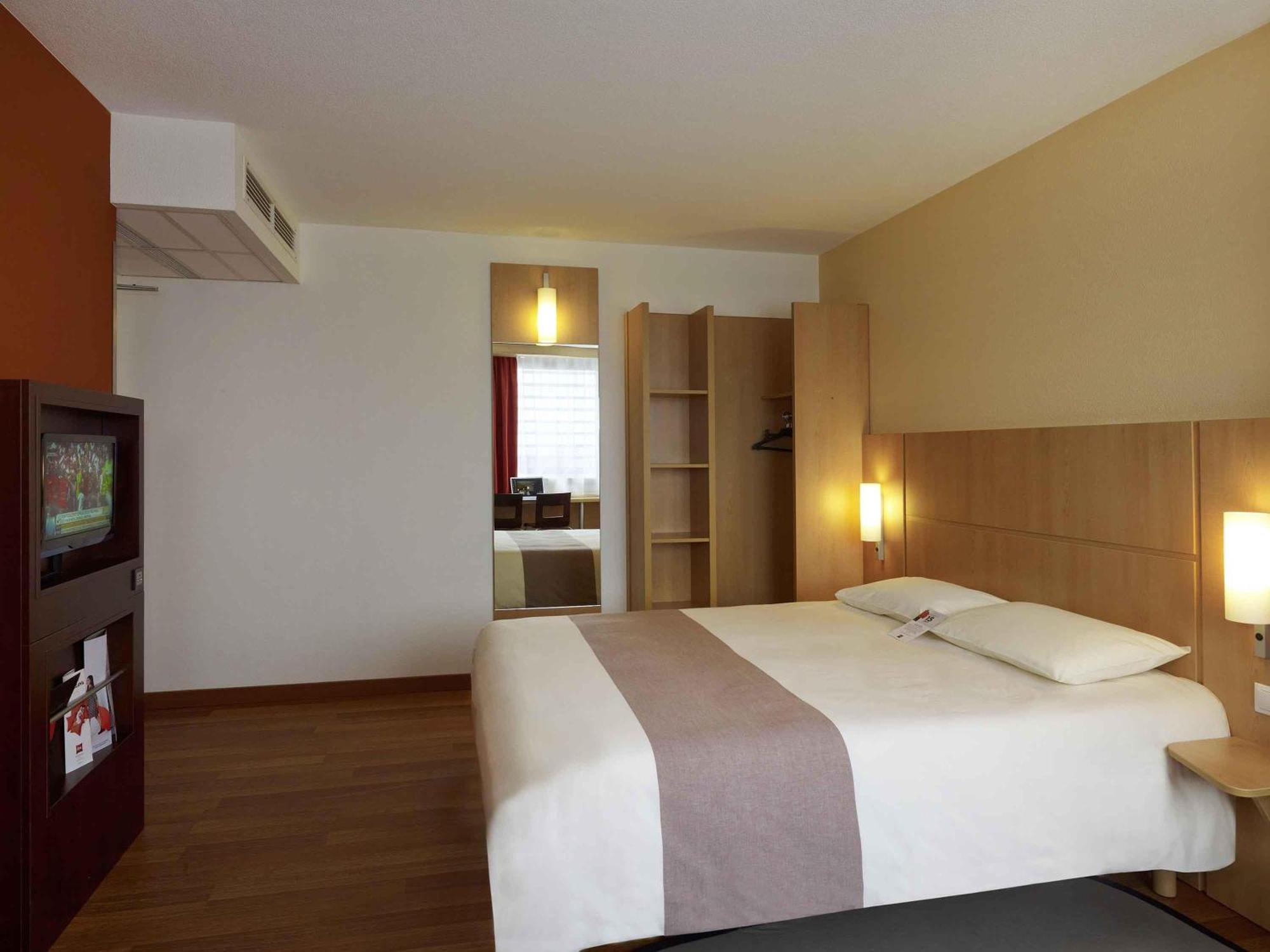 Standard Family Room One Double Bed One Single Bed